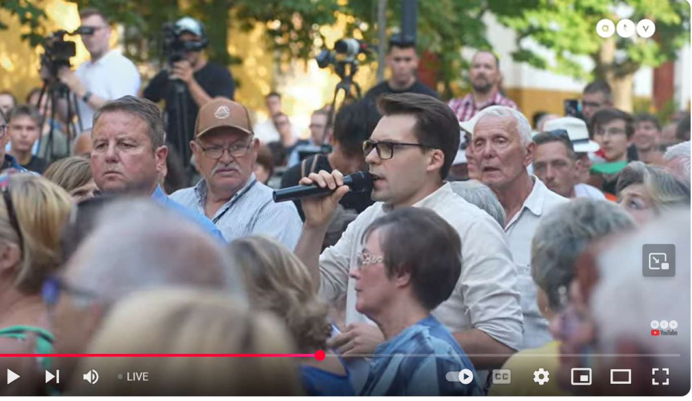 Lázár János bajai fórumán az első spontán kérdező a Megafon „digitális aktivistája”