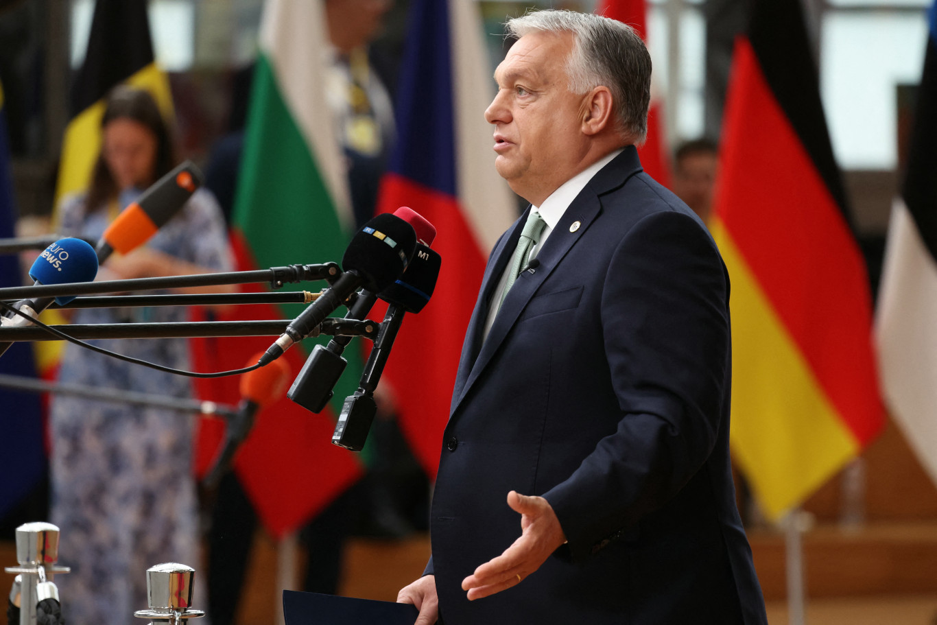 Orbán Viktor a repülőrajtról a 444-nek: Hosszú a kifutópálya, 10 millióan vagyunk a gépen, kis türelmet, menni fog