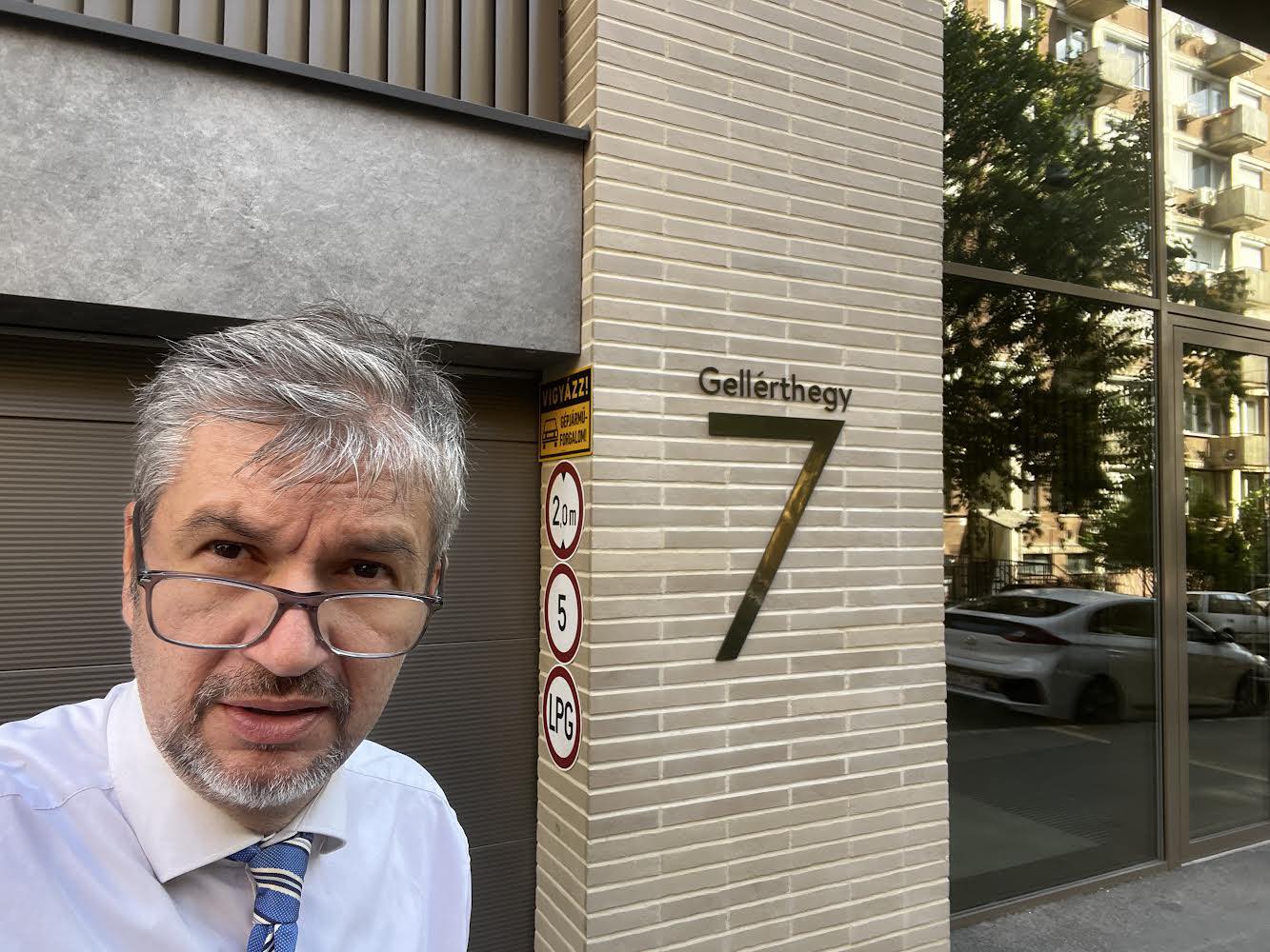 Hadházy Ákos megint talált egy luxuslakást, ami Matolcsy Ádámé, ezúttal a Naphegy tövében egy újépítésű házban