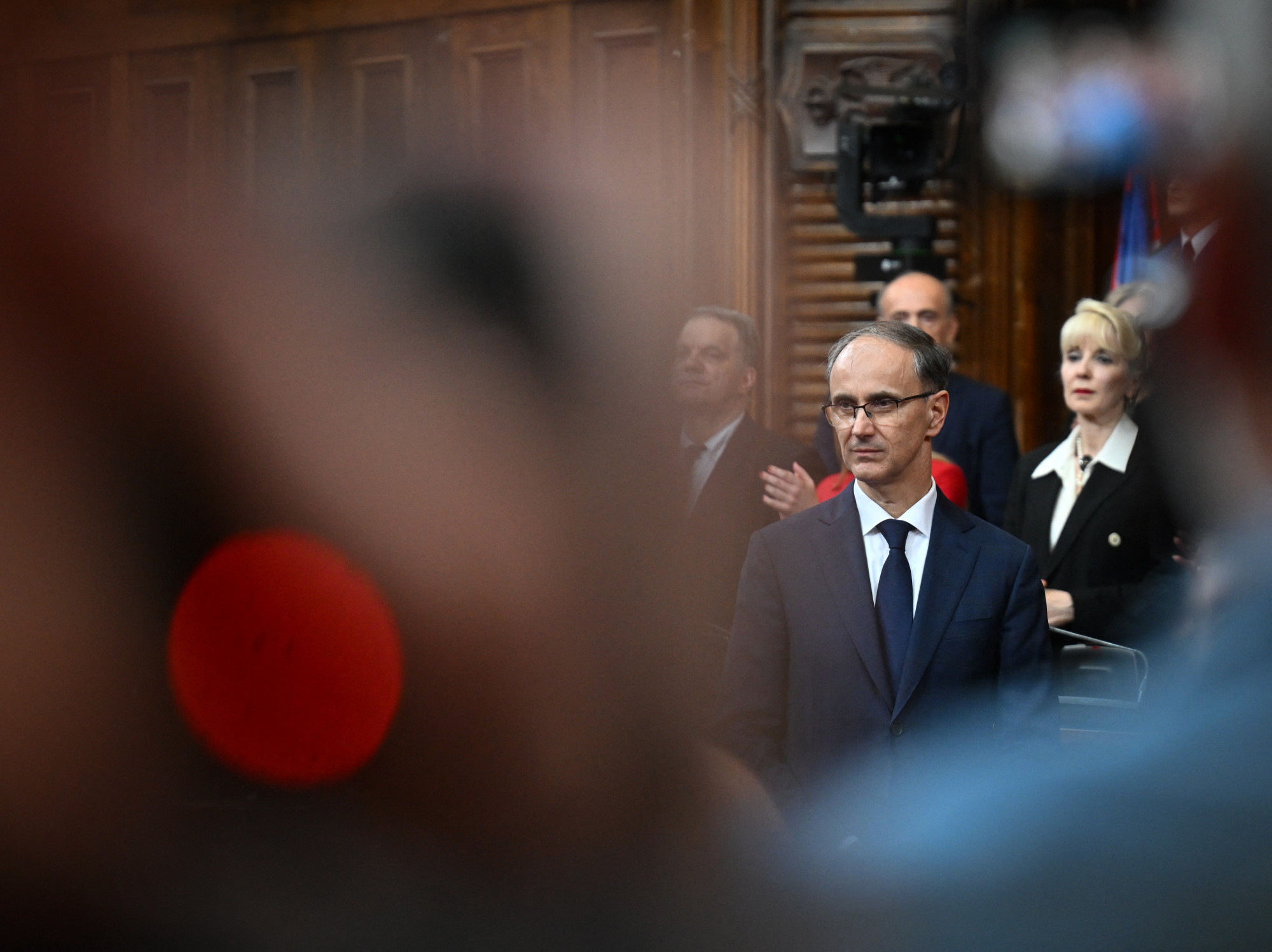 A szerb miniszterelnök 72 nap után adta első interjúját – az orosz TASZSZ-nak