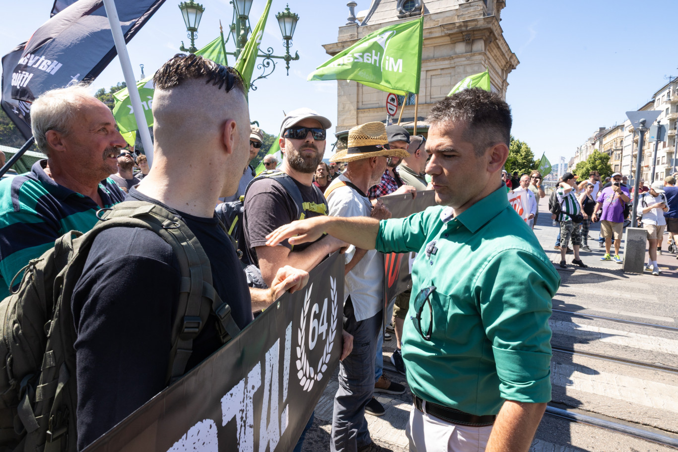 Feszültség a Budapest Pride idején: A Mi Hazánk hídfoglalása és a rendőrségi beavatkozás