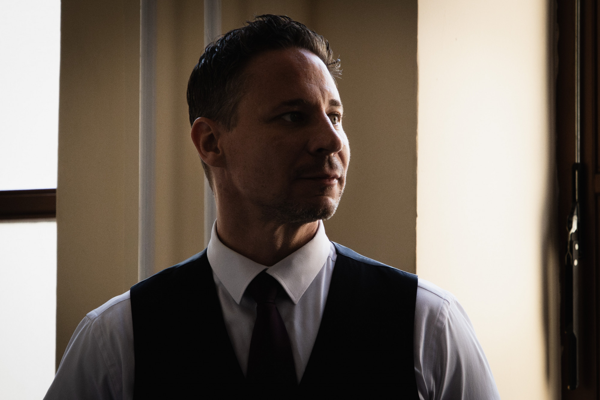 Már 249 millió forintot keresett felfüggesztett végrehajtóként Schadl György, akit 200 millióra büntetnének