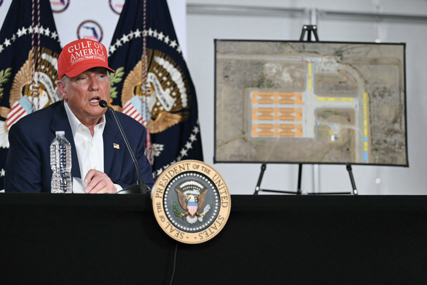 Trump aligátorokkal akarja megetetni a mocsártáborból kijutó bevándorlókat