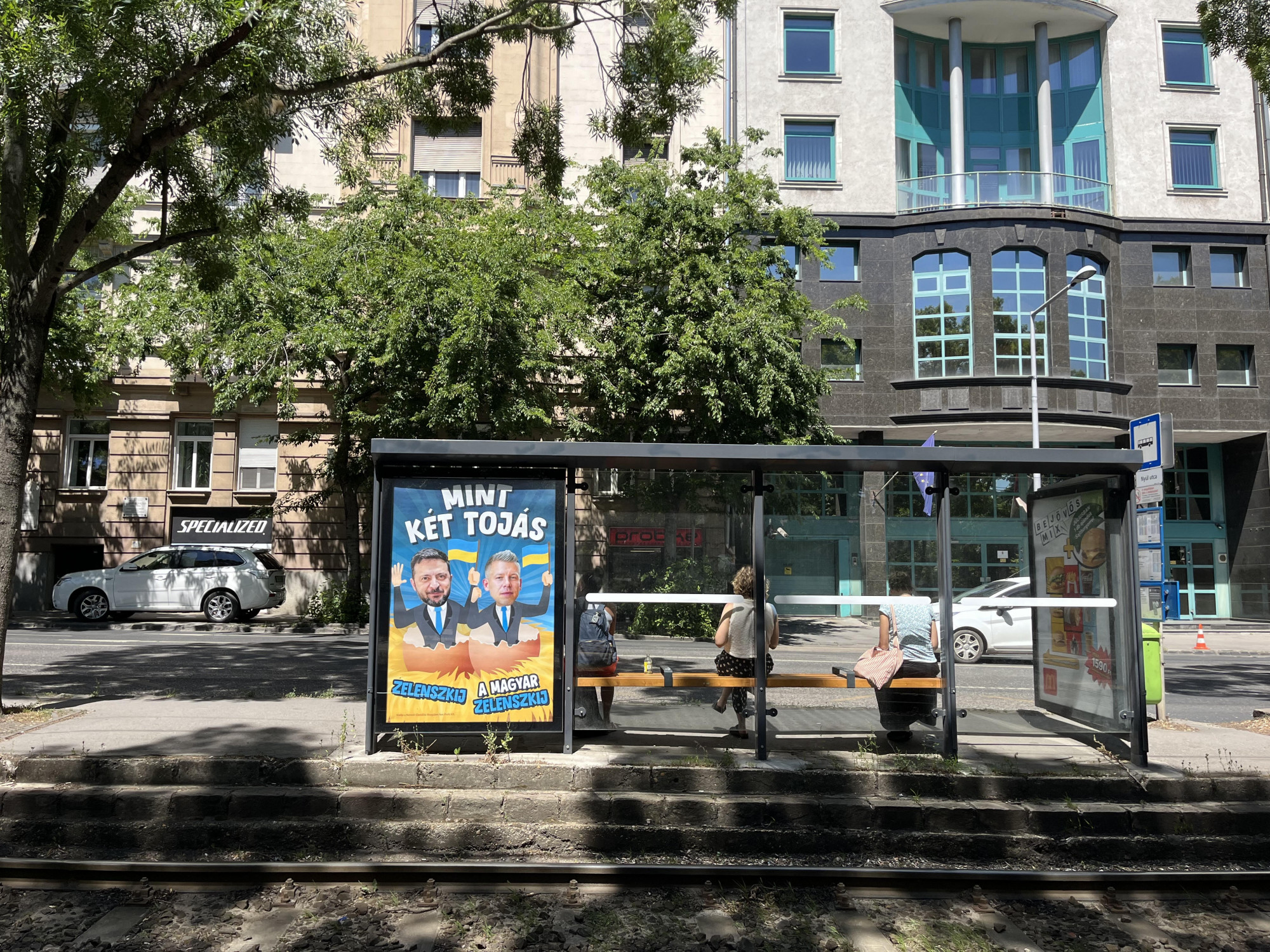 Dedókampányban mossa össze az Apáti-féle mozgalom Zelenszkijt és Magyar Pétert