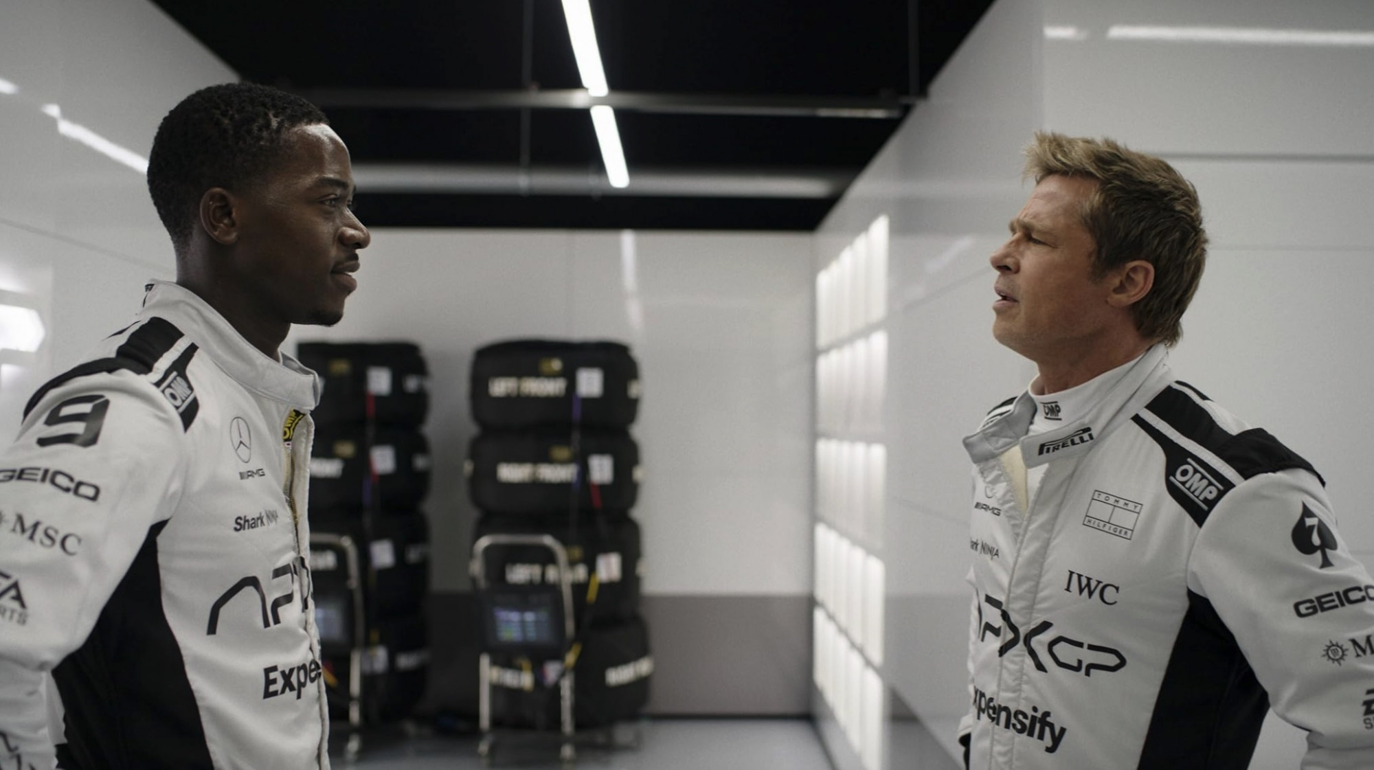 Az öreg cowboy Forma-1-es autóba ül, Lewis Hamilton pedig vet egy pillantást ifjúkori önmagára
