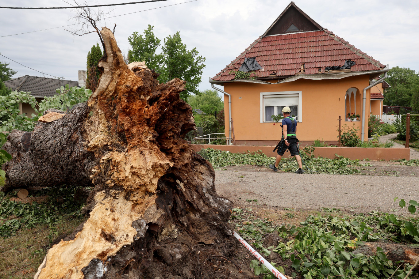 Az ítéletidő nem múlt el, Debrecenben 130 kilométer per órás széllökést mértek