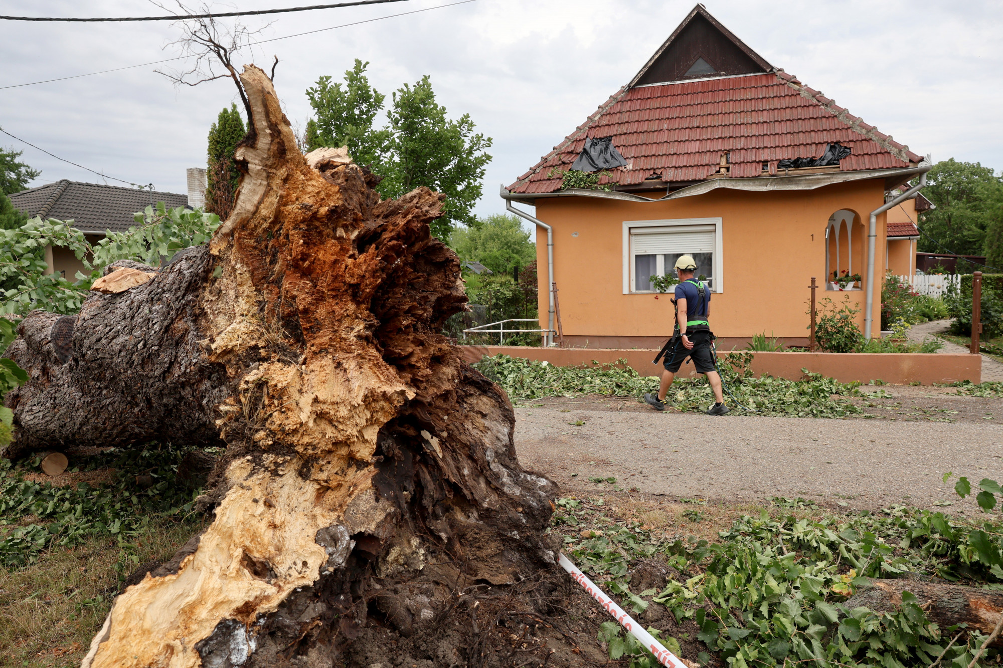 Az ítéletidő nem múlt el, Debrecenben 130 kilométer per órás széllökést mértek