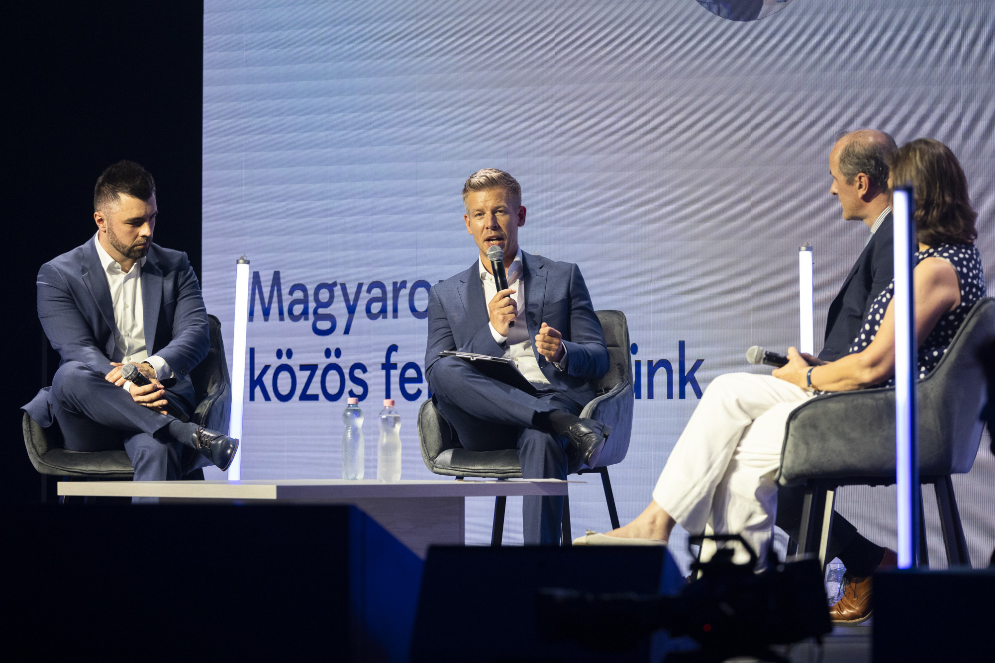 Magyar Péter azt mondja, nem igaz, hogy megszorításra készül a Tisza