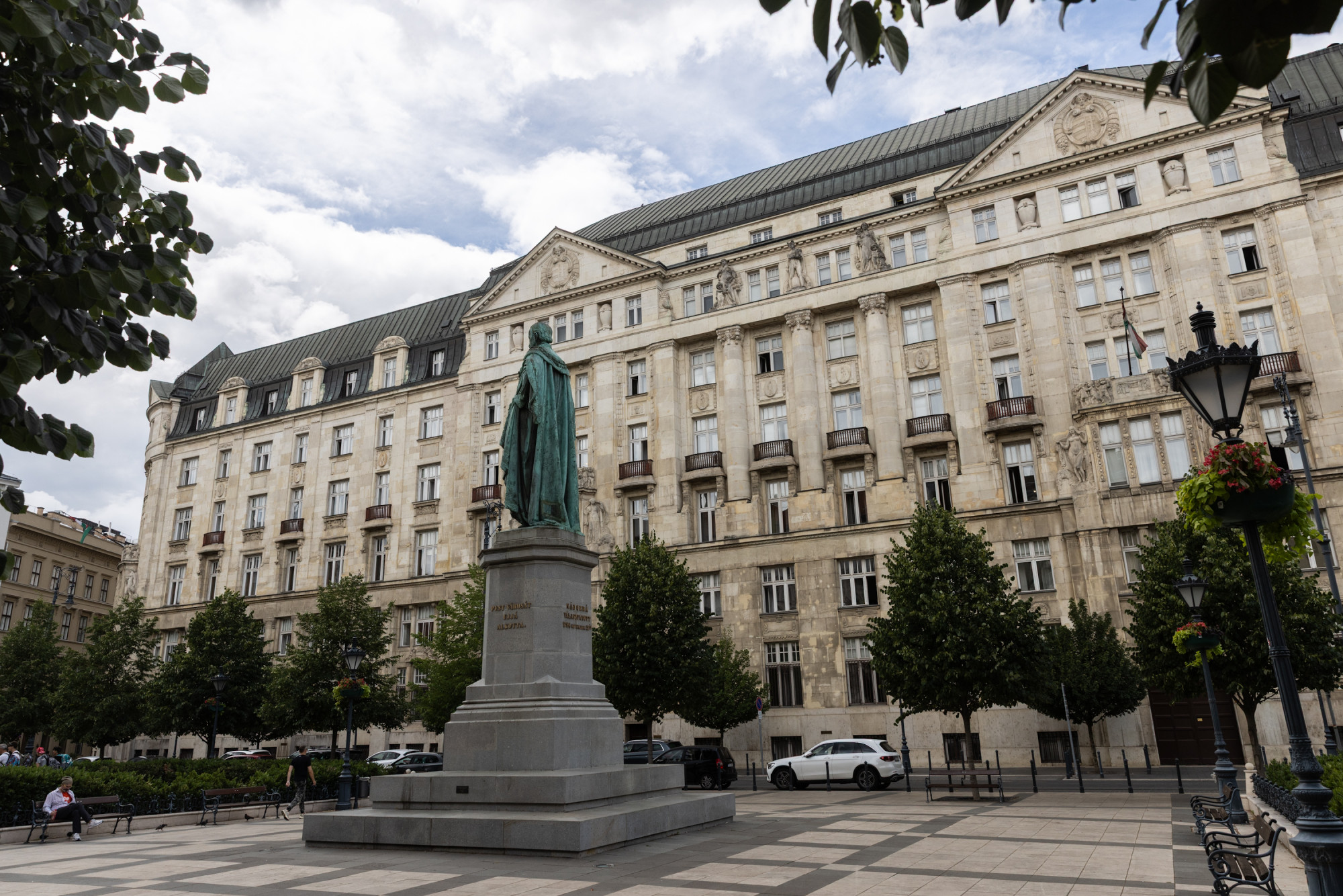 Egy kicsit még jobban járhat, aki megvenné az államtól Nagy Márton minisztériumának épületét