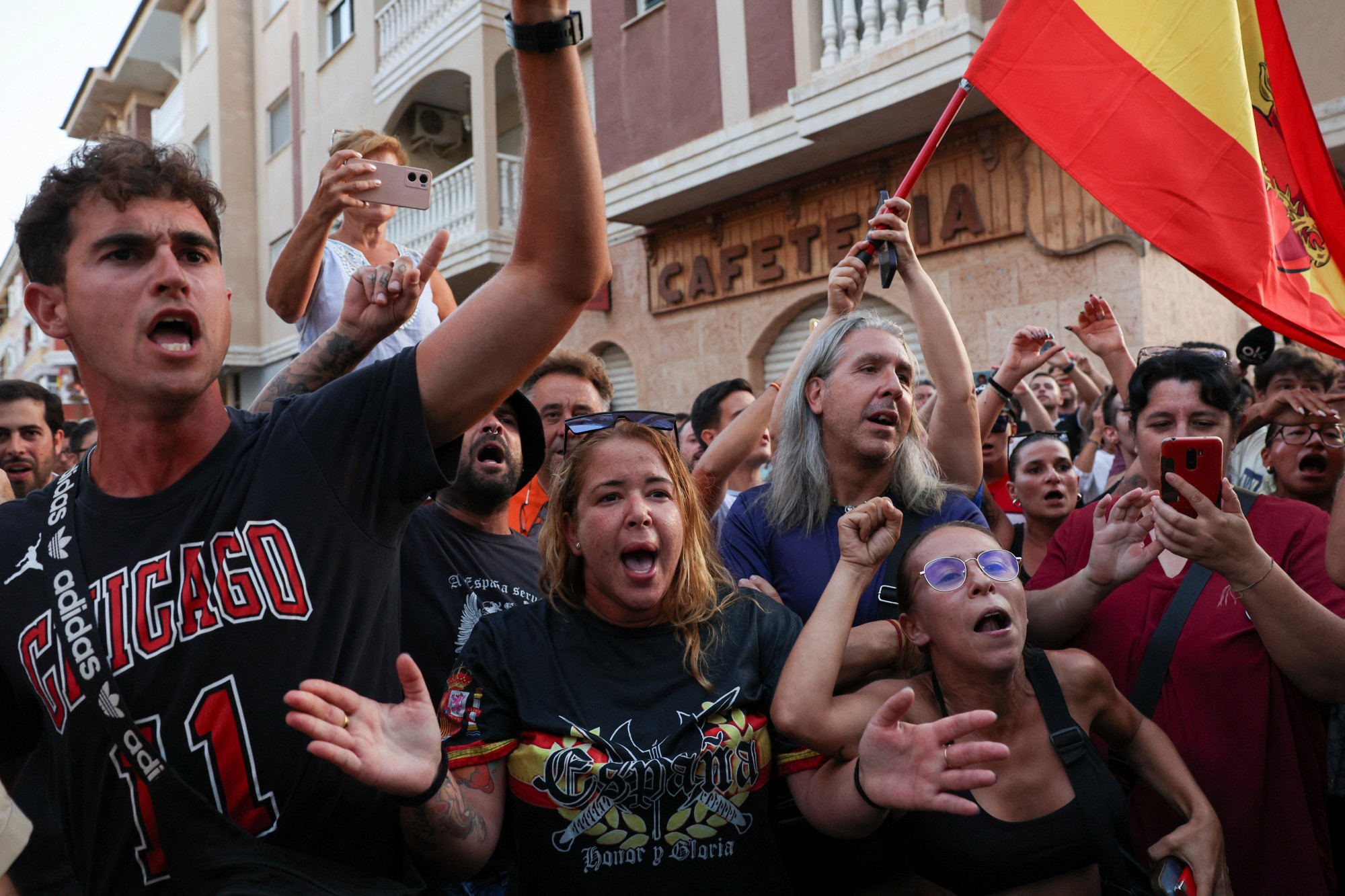 Egy nyugdíjas megverésén mászik magasra a spanyol szélsőjobb