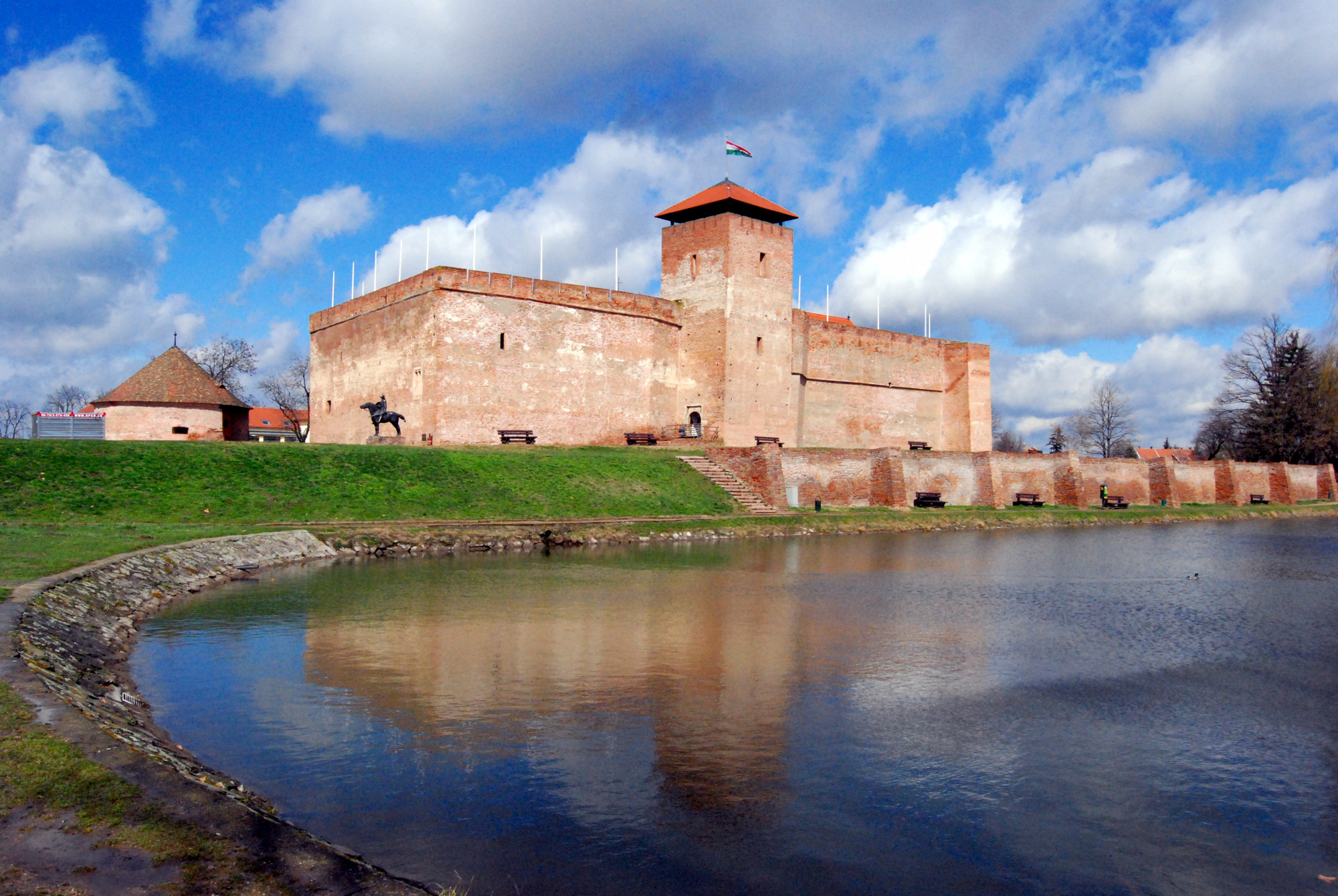 A Tisza belső mérése szerint fej fej mellett állnak a Fidesszel az eddig erősen kormánypárti gyulai körzetben