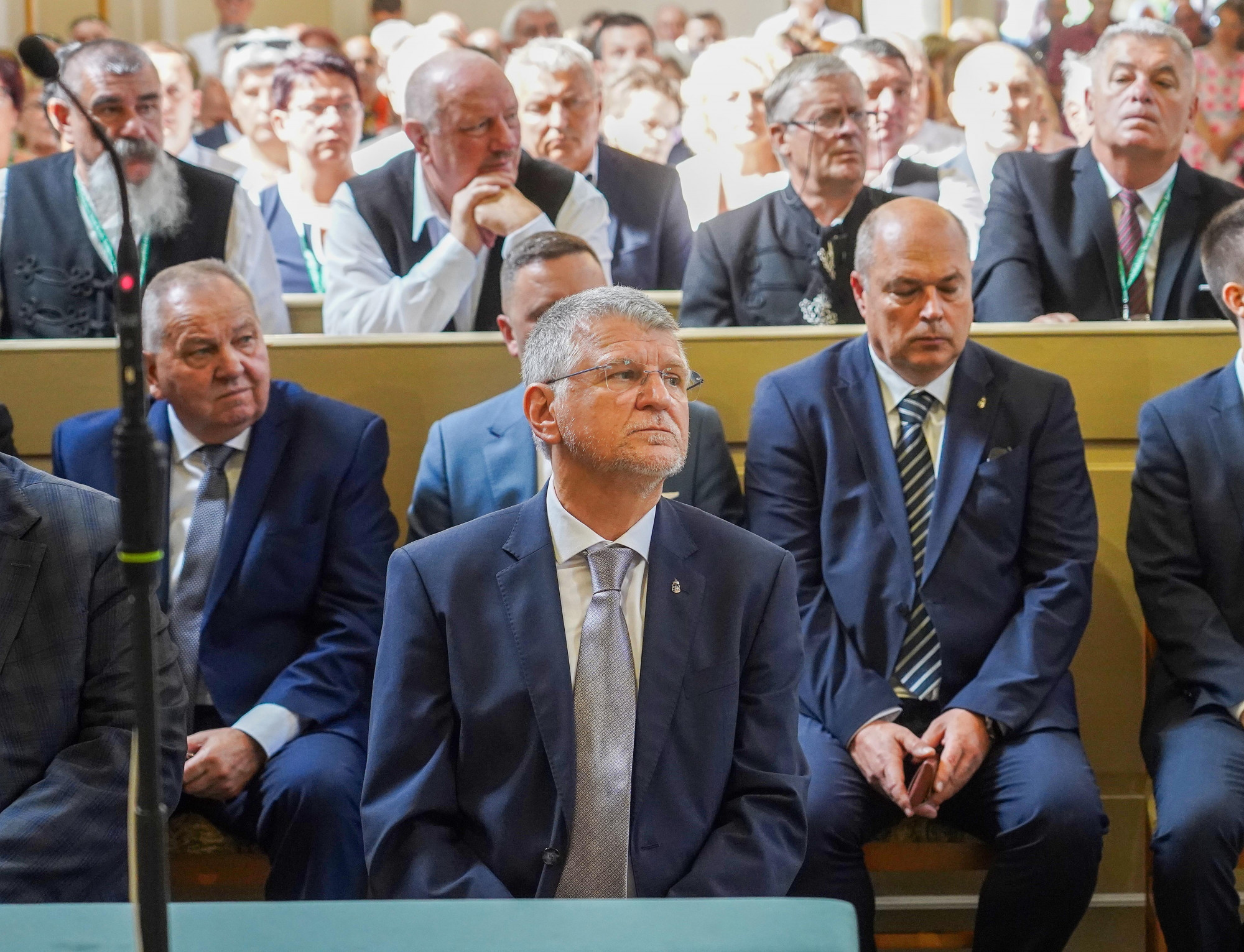 Nyolc év után megint eltűnt Kövér László bajsza