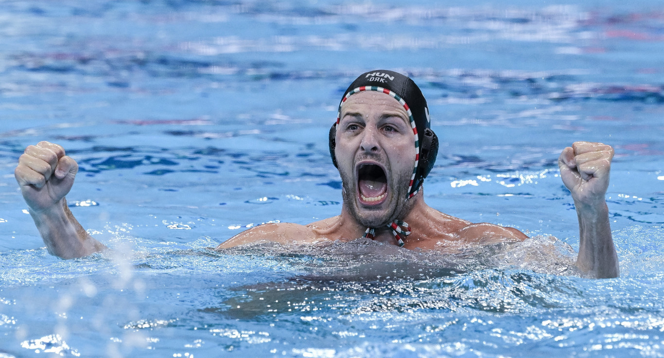 Az olimpiai bajnok Szerbia legyőzésével a férfi vízilabdázók is vébédöntőt játszhatnak