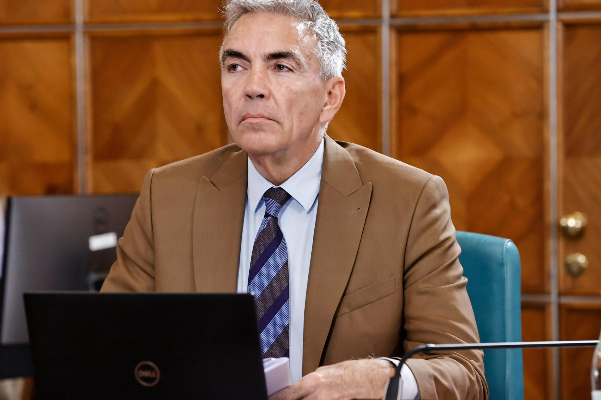 Alig egy hónap után lemondott a román miniszterelnök-helyettes