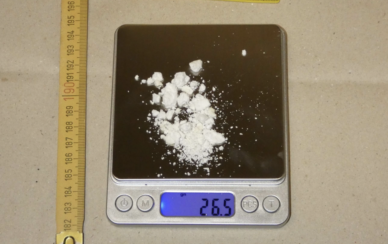 A gödi Homokszigetnél csaptak le a rendőrök egy bulira, 13 embert állítottak elő kábítószer-fogyasztás gyanúja miatt