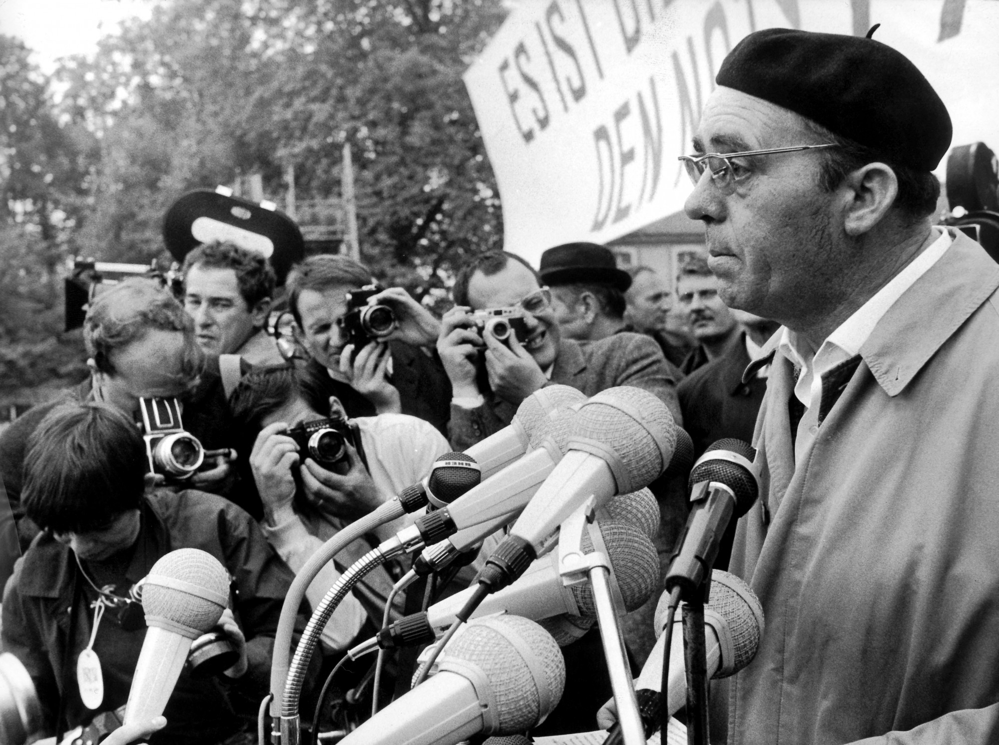 Amikor a nagy német író ugyanabban az évben kapta meg a terroristabarát címkét és a Nobel-díjat