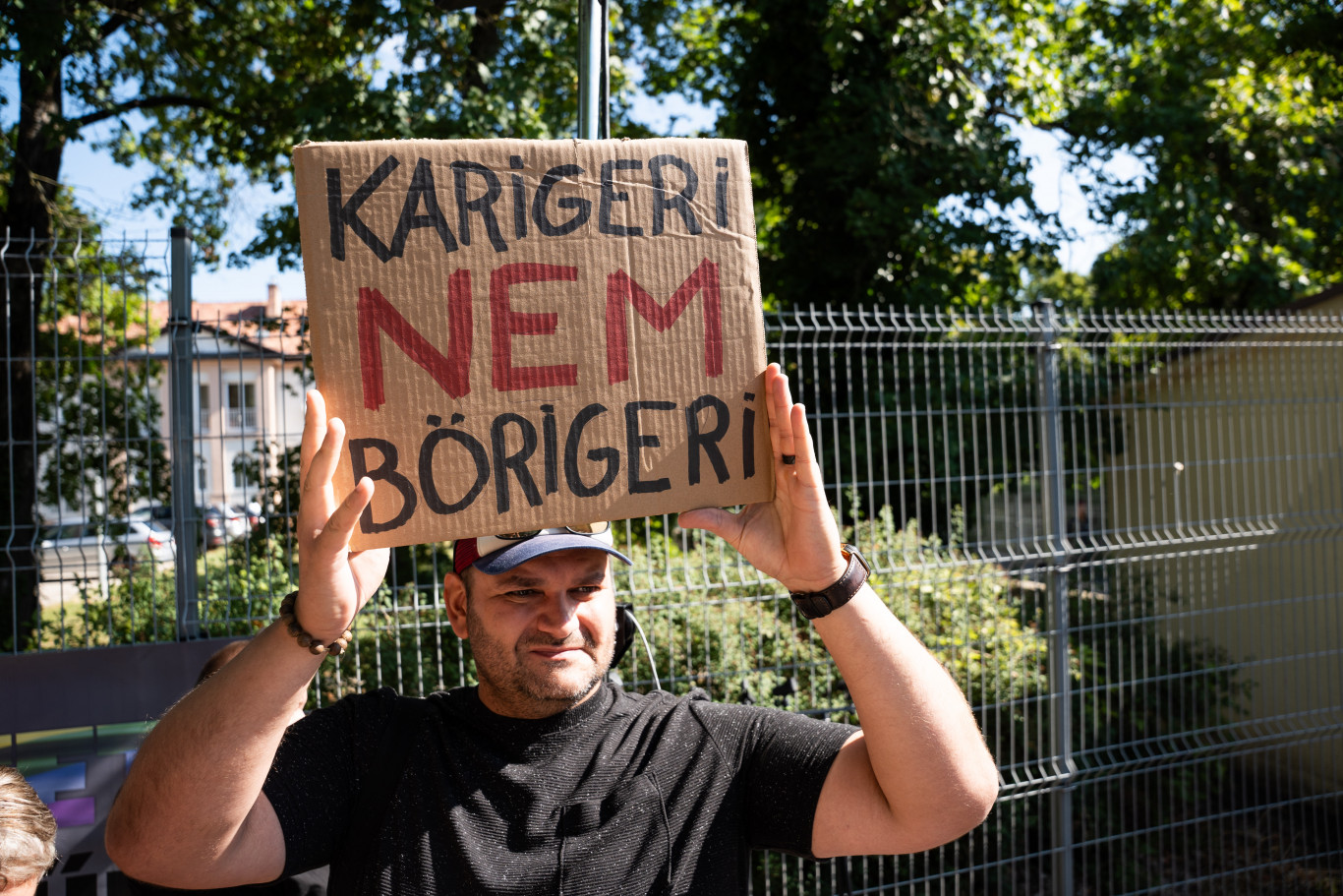 Friss hírek: Az eljáró bíró Alkotmánybírósághoz fordult az ügyben alkalmazandó törvények problematikus mivolta miatt.