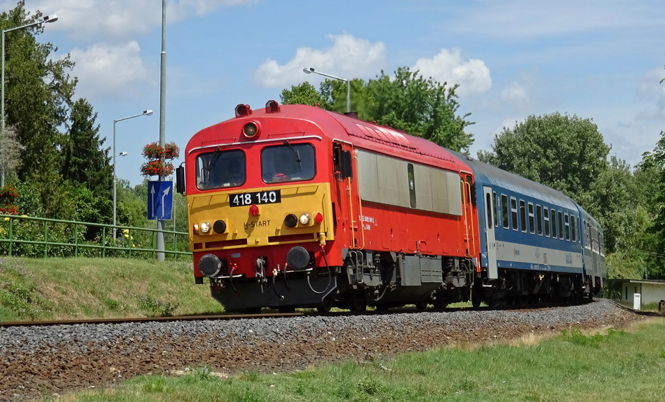 Kigyulladt az Intercity mozdonya, jöhet a pótlóbuszozás a Balatonnál