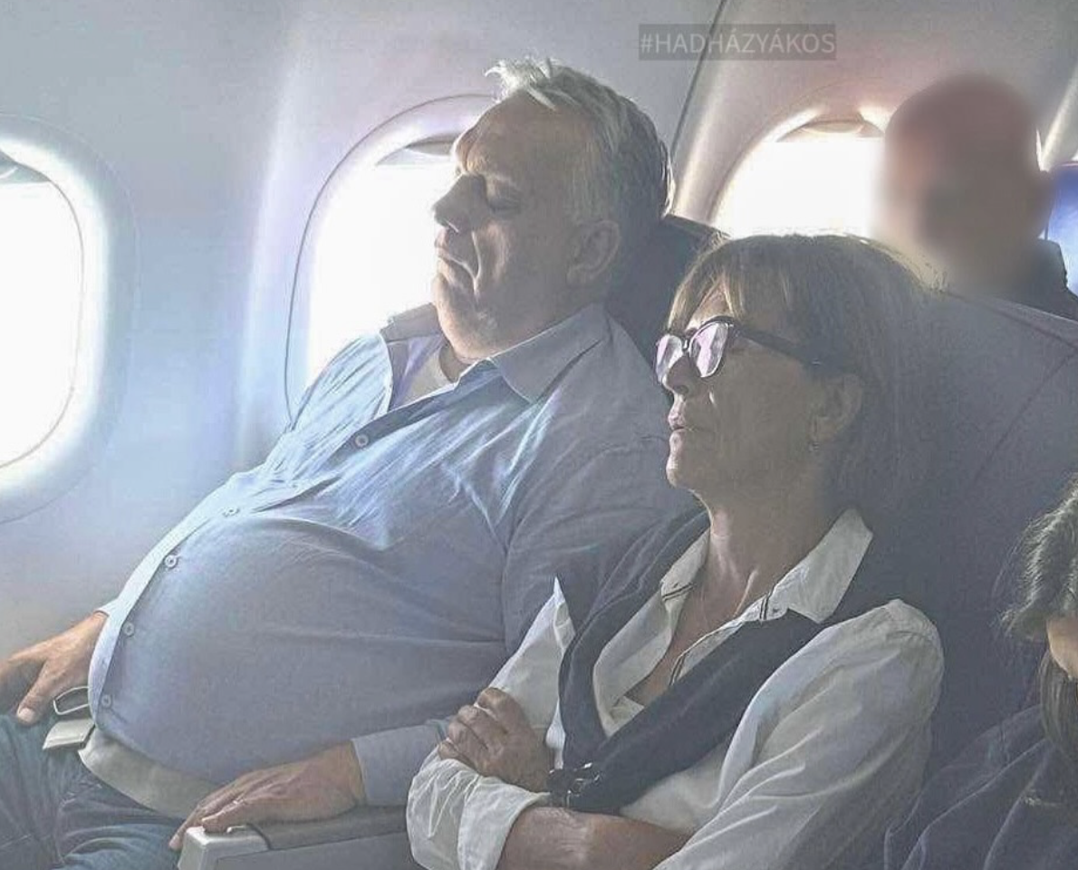 Fapados gépen fotózták le megint Orbán Viktort és Lévai Anikót