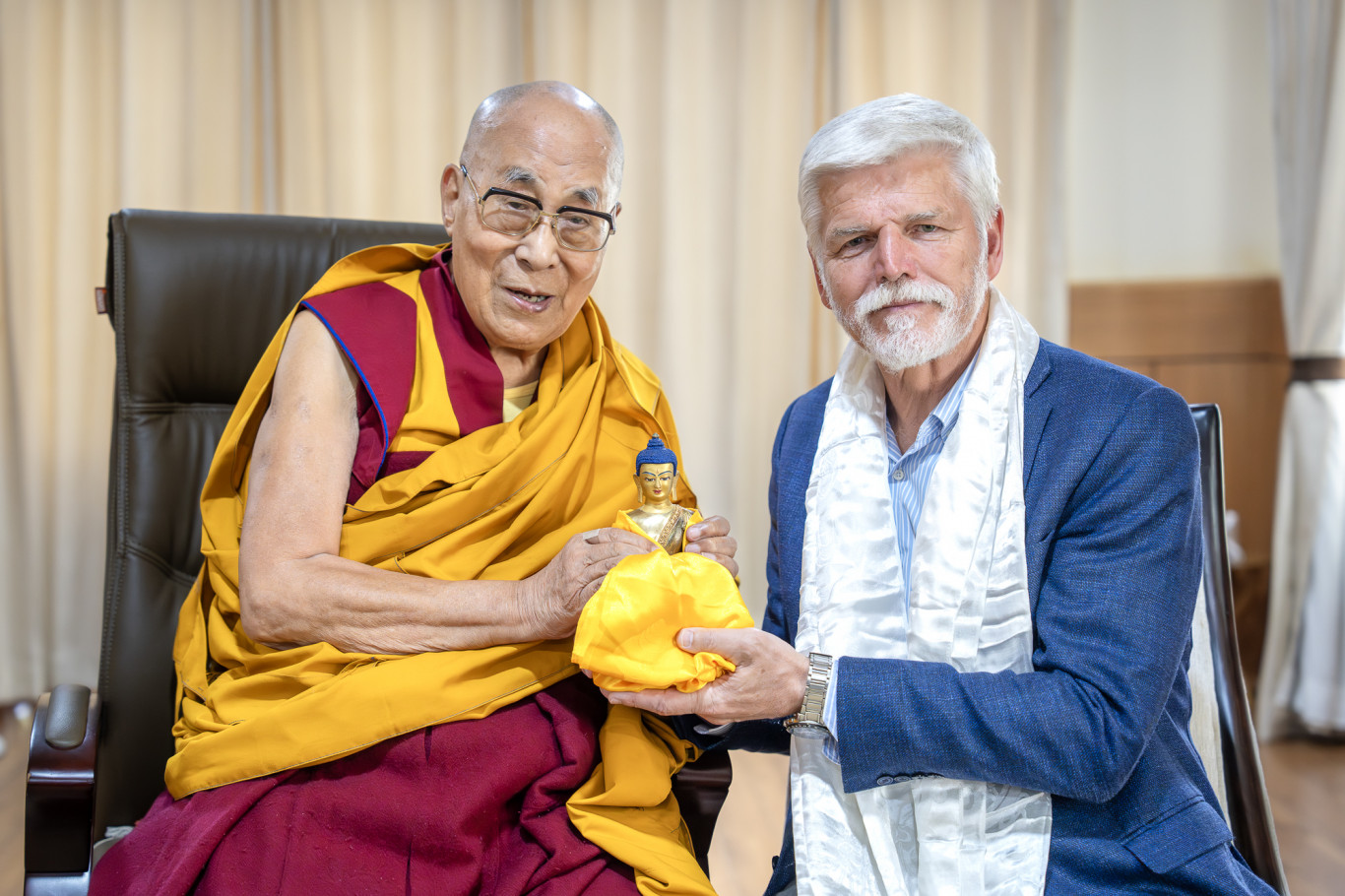 A cseh elnök felköszöntötte a dalai lámát, Kína megszakította vele a diplomáciai kapcsolatot