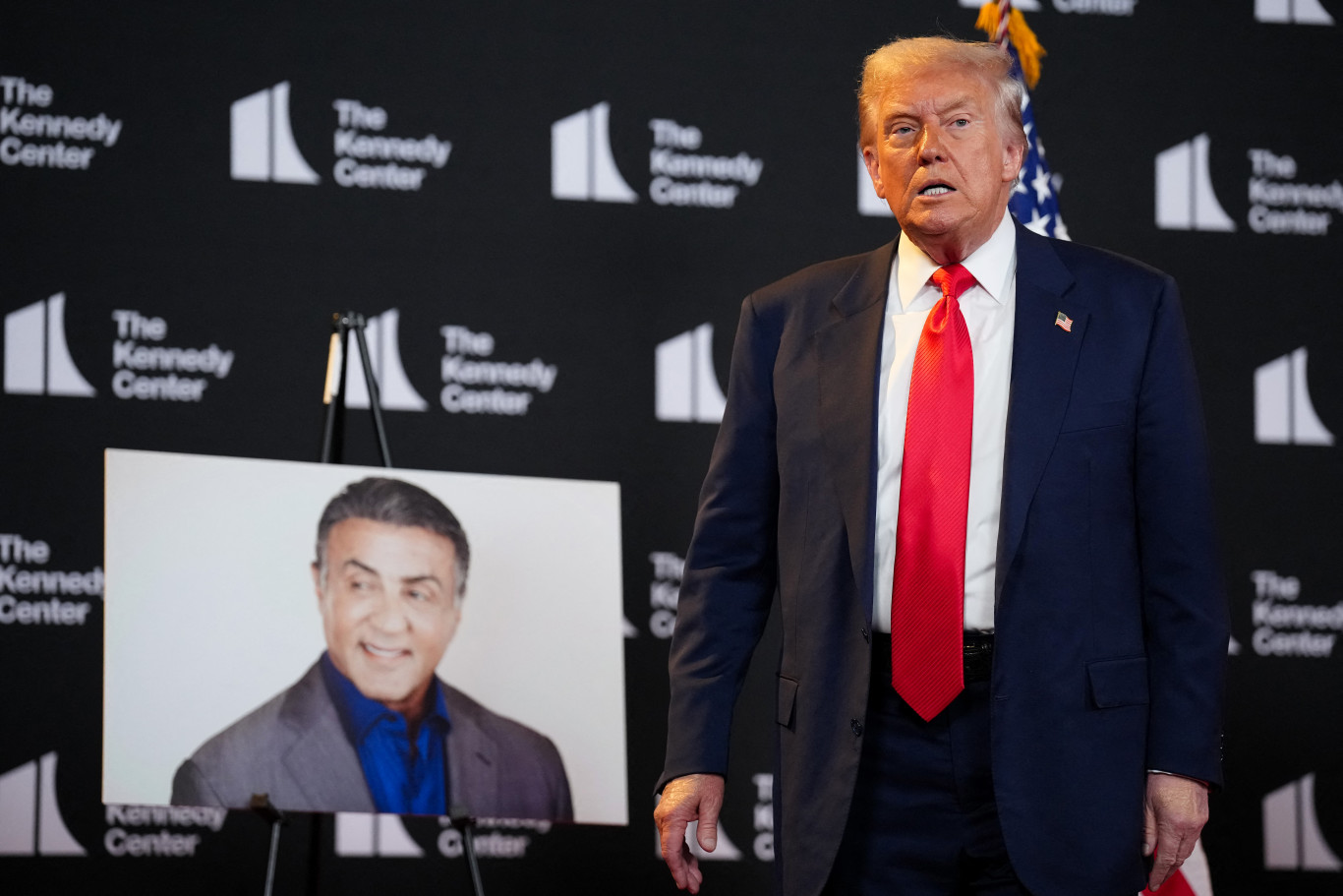 Trump kinevezte magát a Kennedy Központ elnökének, saját maga válogatta ki a díjazottakat, de ő lesz a díjátadó házigazdája is