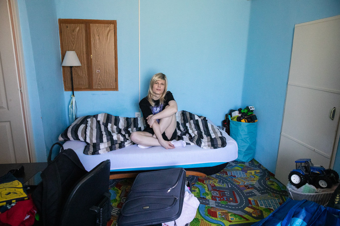 „Tudom, a Sátán a példakép, annak is jó kis csöcsei vannak” – a saját anyja lakoltatta ki a transznemű lányt