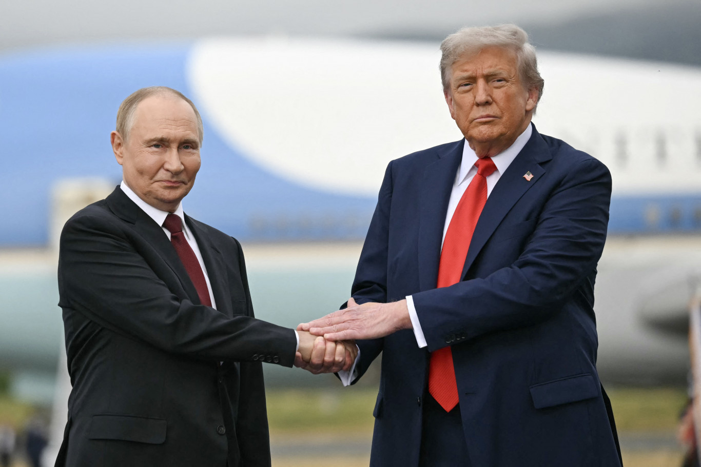 Trump azt állítja, a nukleáris leszerelésről is beszélt Putyinnal
