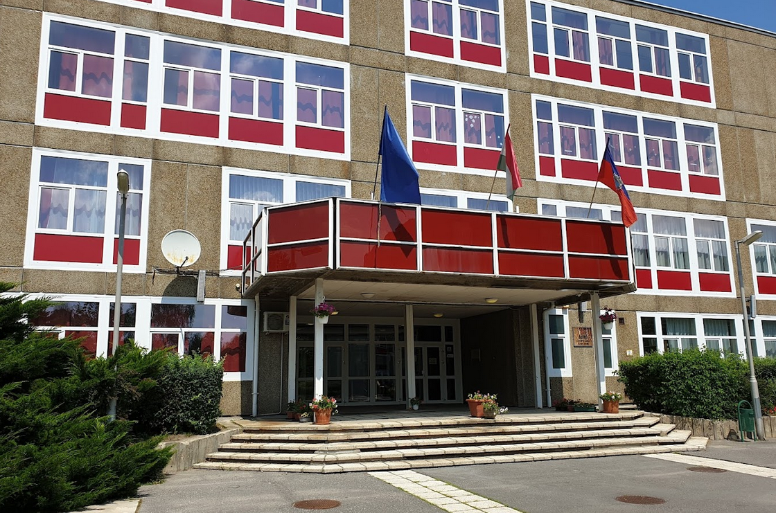 Székesfehérváron egy technikum és kollégium vízhálózatában is kimutatták azt a baktériumot, amit a kórház szülészetén
