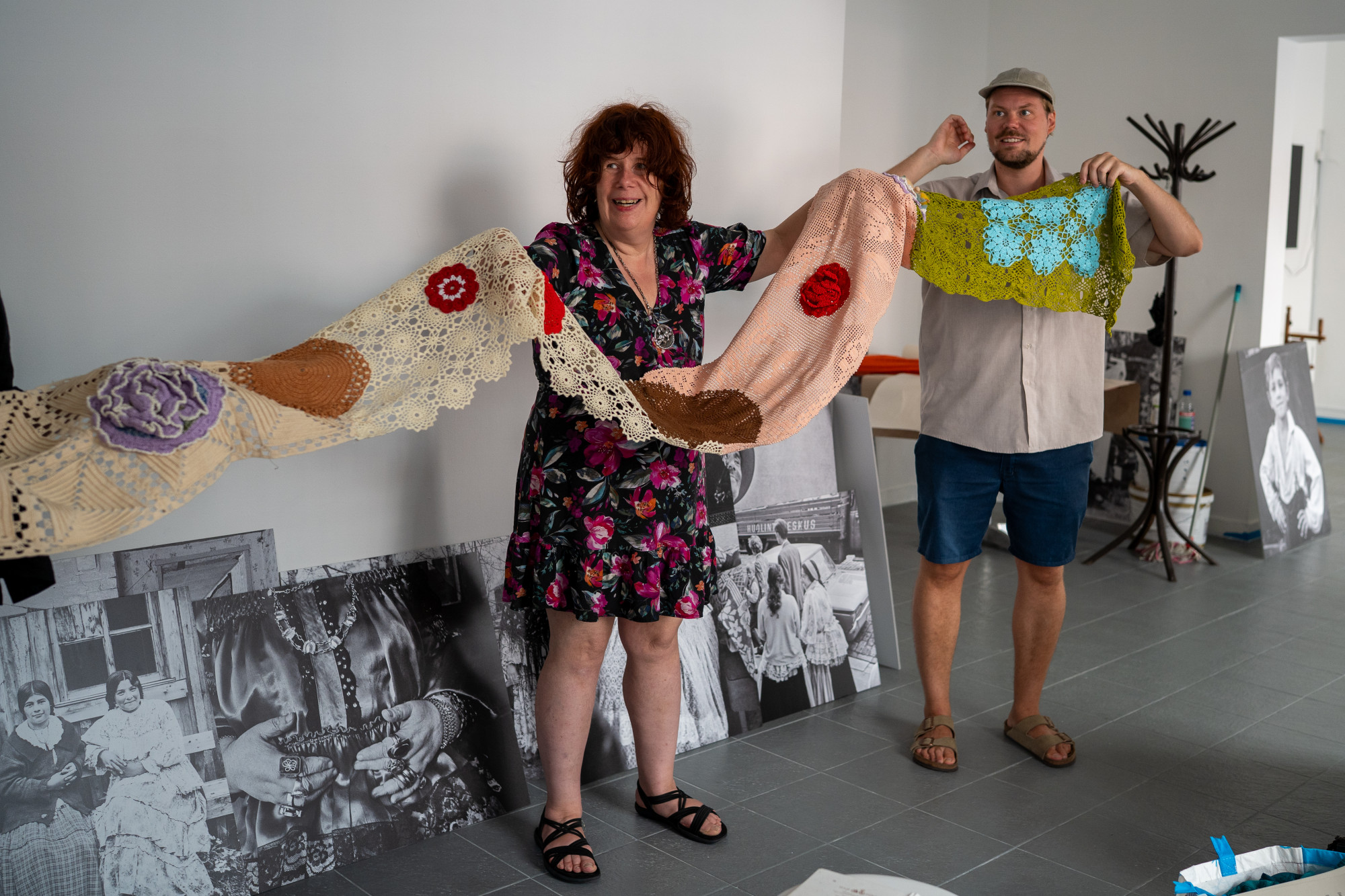 „Volt, ahol töltött puskával vártak az ajtóban” – horgolással élték túl a nehéz időket a finn roma nők