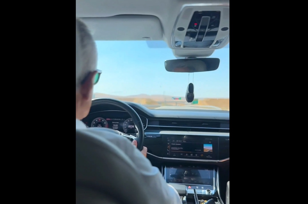 A török közlekedési miniszter kiposztolt egy videót arról, hogy 225 km/órával száguld, meg is bírságolták