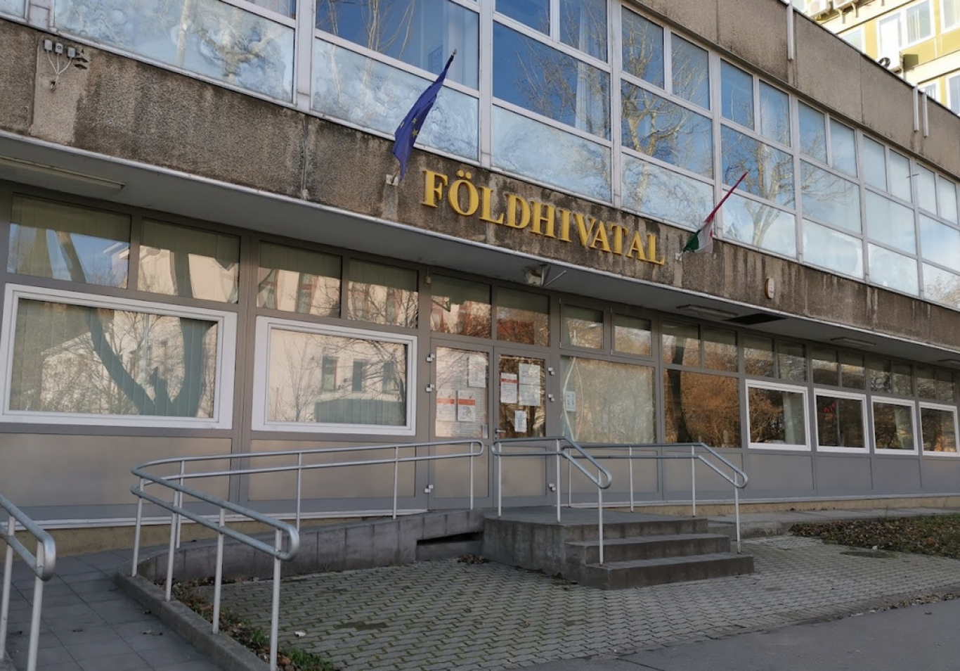 A tökéletes időzítés: hétfőtől jönnek a kedvezményes lakáshitelek, az első hétre bezárják a fővárosi földhivatalokat