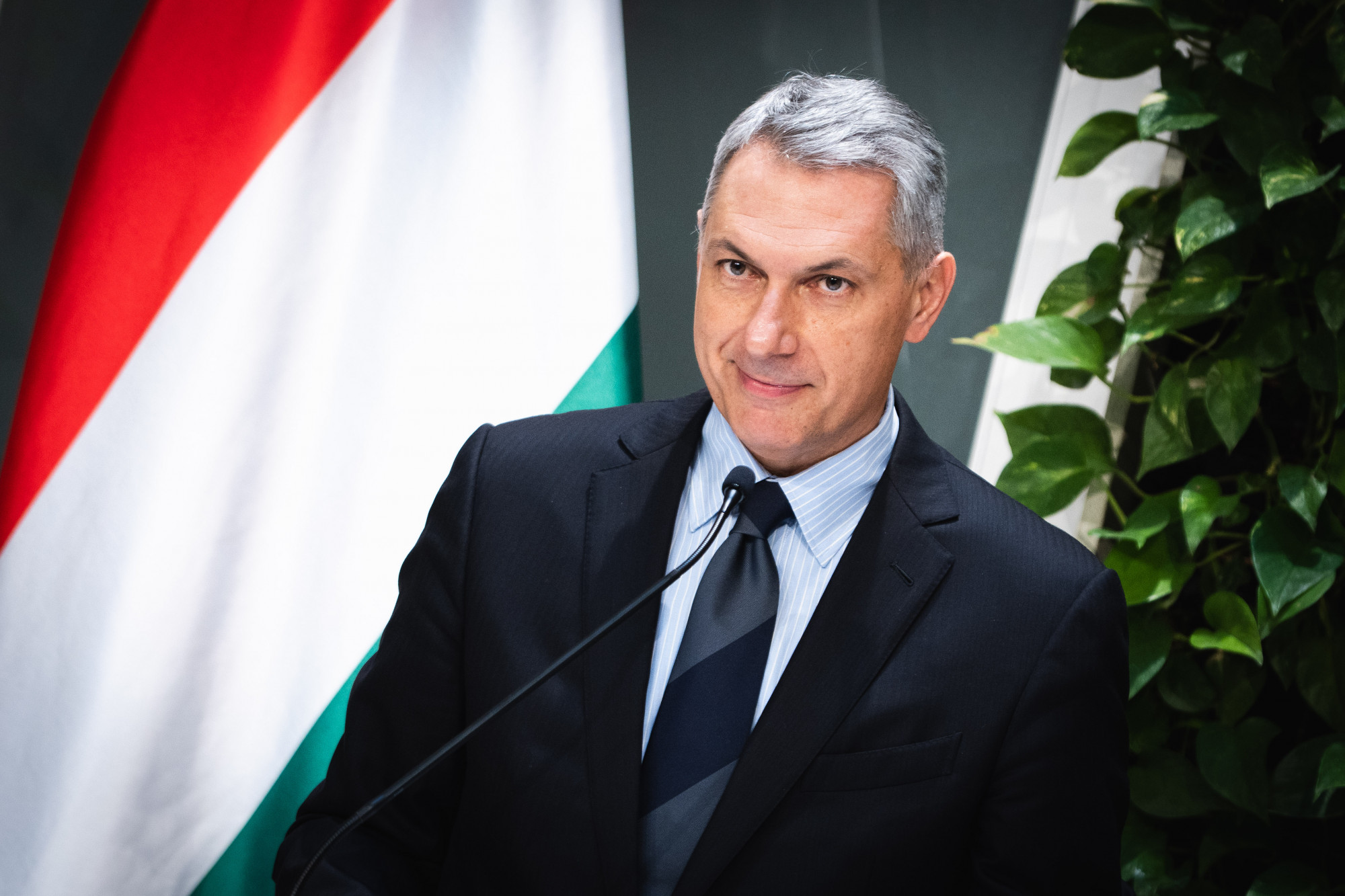 Lázár nagyobb lendülettel támadta be a saját párttársát, mint a Tisza-kormányt