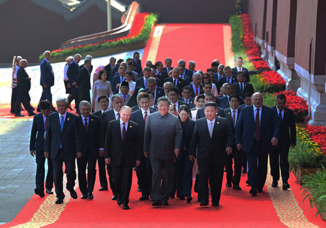 Az első sorban a civilizációt jelen pillanatban leginkább veszélyeztető hármas, jobboldalon hátul pedig Szijjártó Péter.