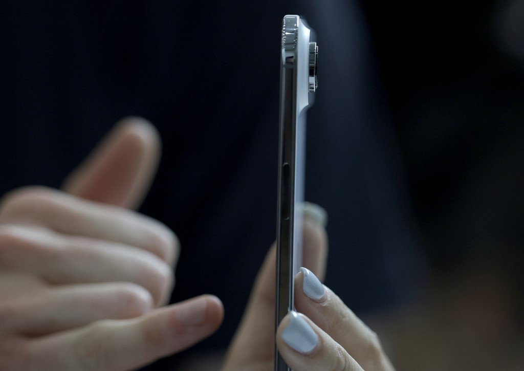 Az új iPhone Air elhozza a SIM-kártya végét?