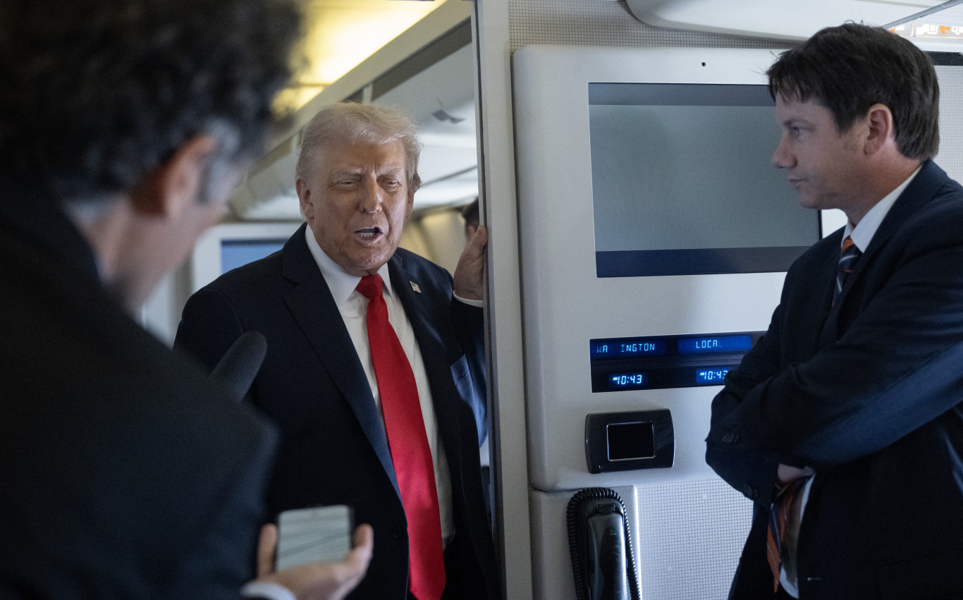 Trump szerint nincs veszélyben a gázai tűzszünet, hiába indított légicsapást Izrael