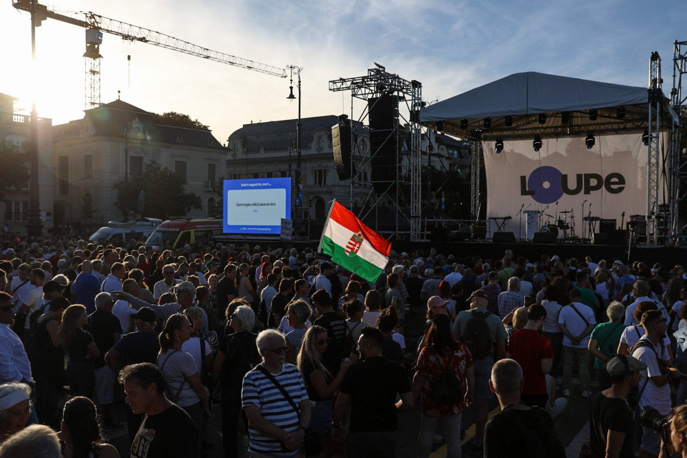 Szabó Zsolt öngyilkossága miatt is tüntetnek a Hősök terén