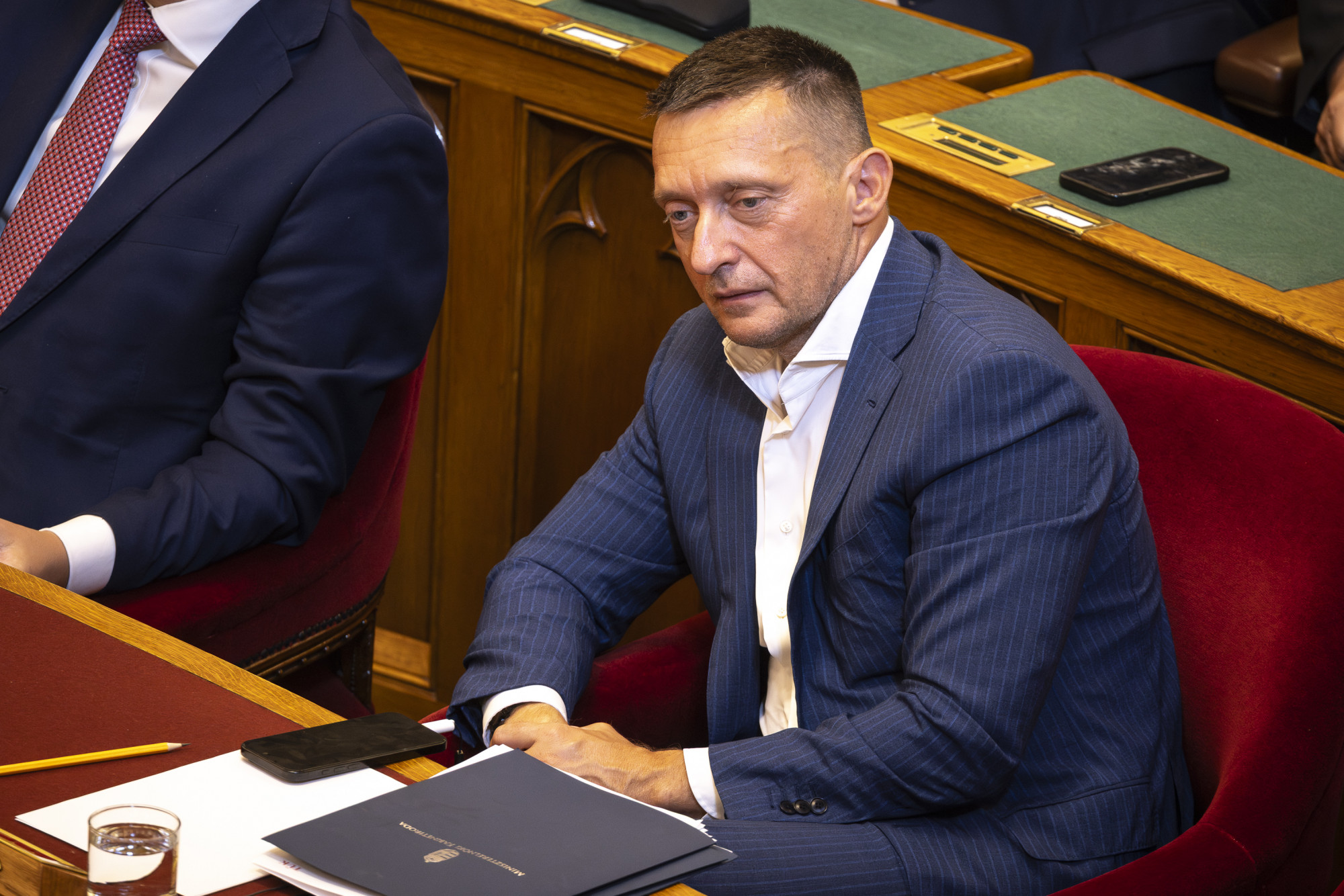 A Rogánnak évről évre jelentős találmányi díjat utaló cég teljes bérköltsége kisebb a politikus gázsijánál