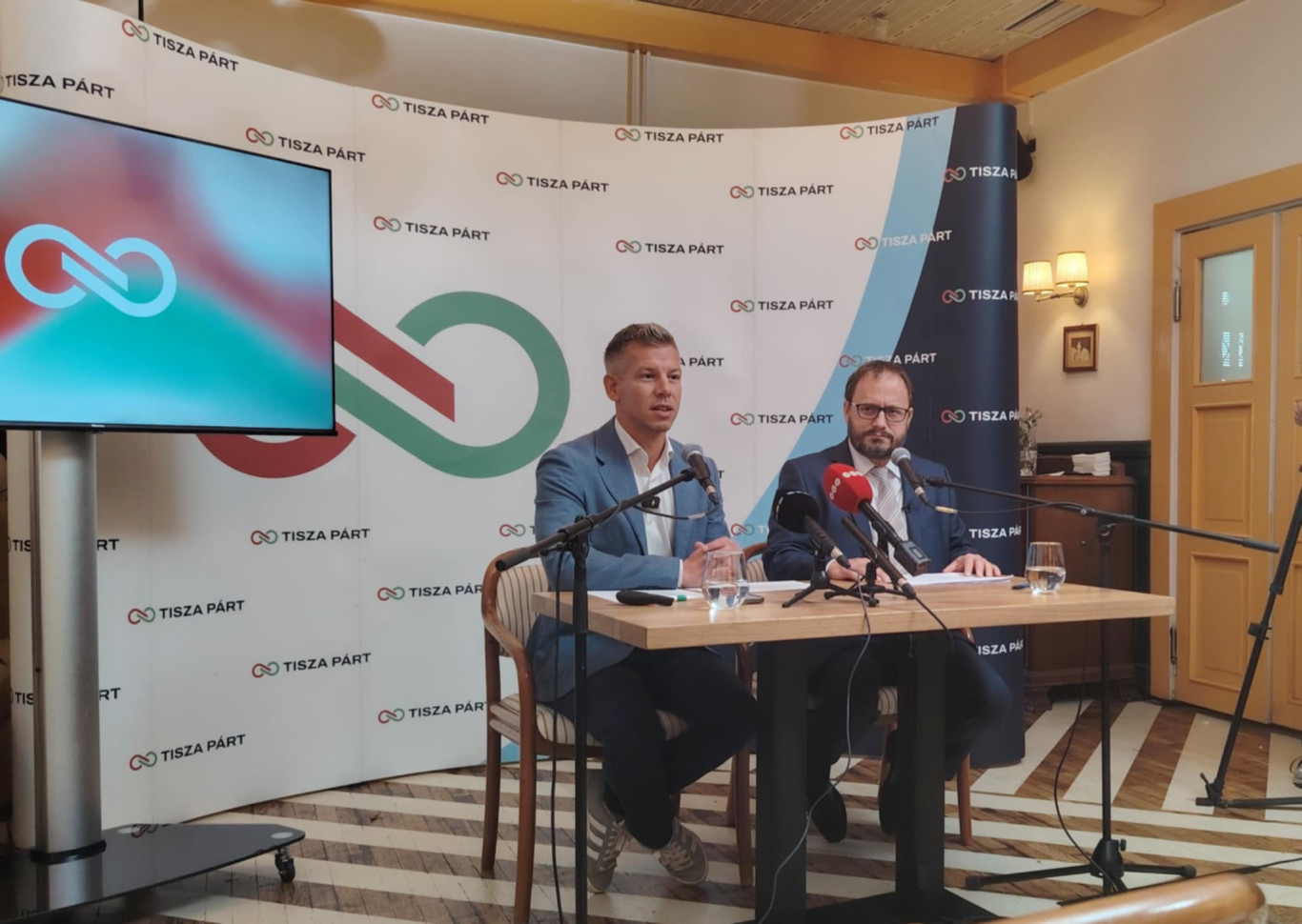 Magyar Péterék 120 ezer forintos minimálnyugdíjat vezetnének be, 200 ezres SZÉP-kártyát is adnának a legszegényebb időseknek