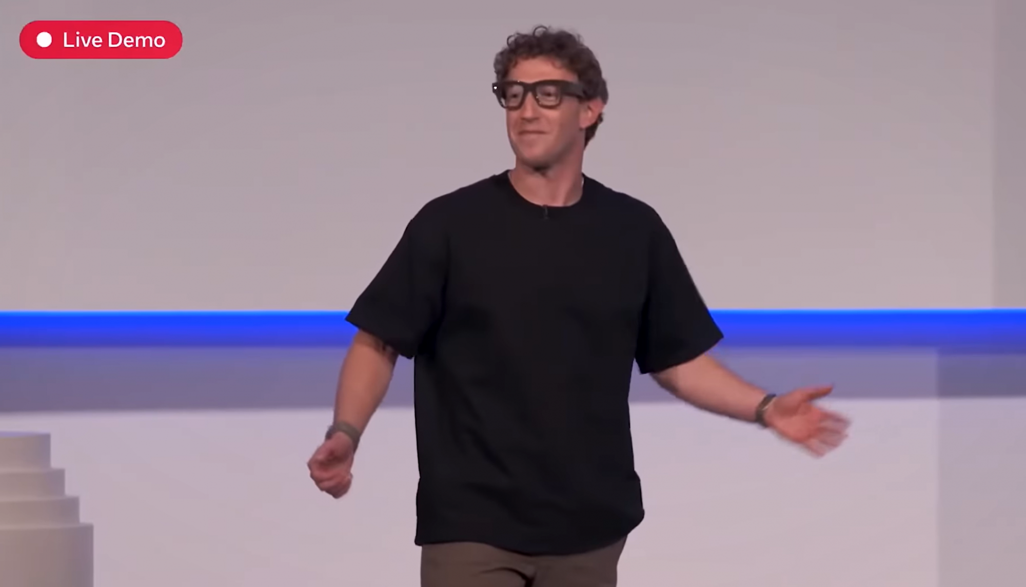 Már a bemutatóján besült Mark Zuckerberg Ray-Ban-okosszemüvege