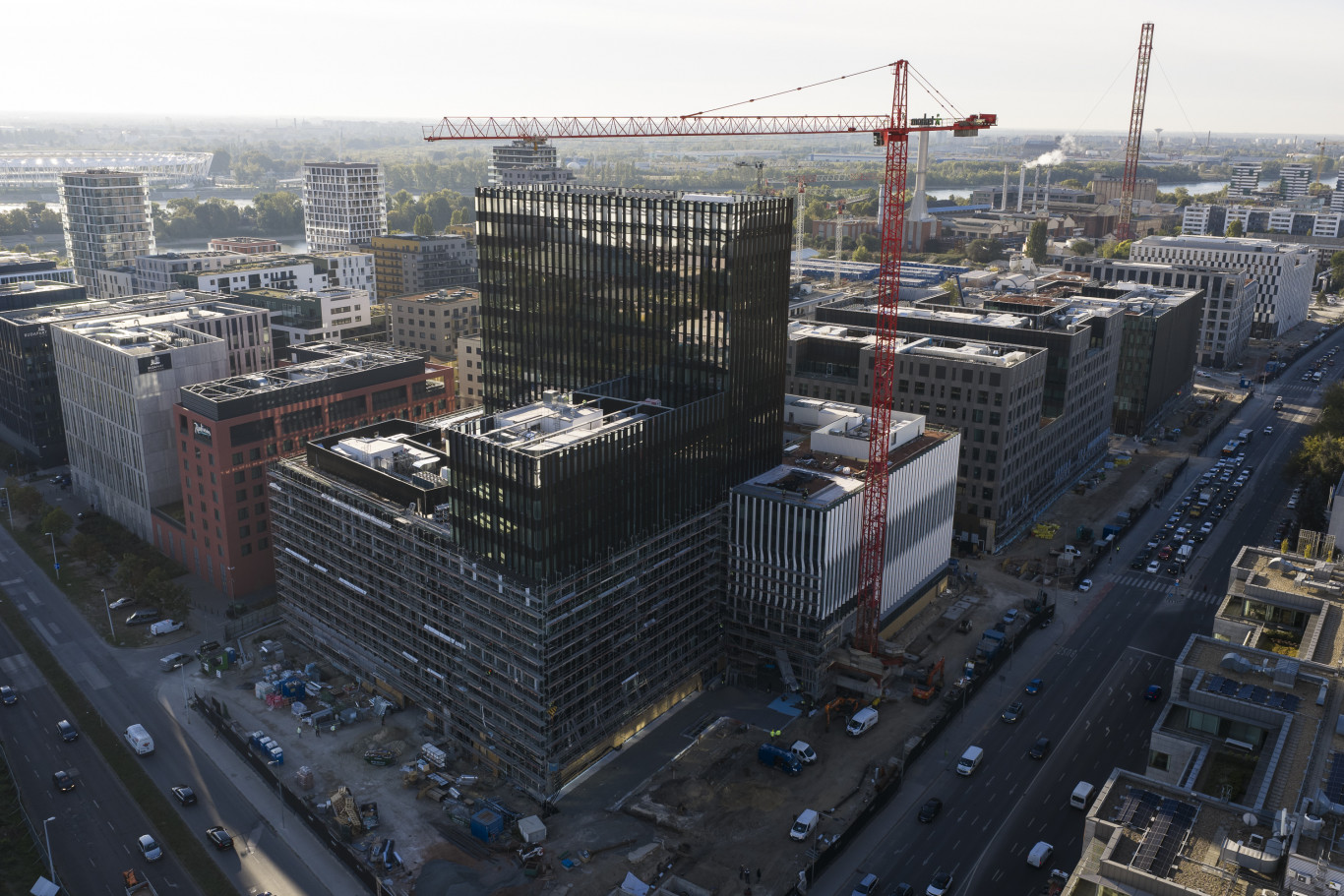 Gigantikus állami irodaház-vásárlások: 600 milliárd forint Tiborcz, Garancsi és üzlettársai kezében