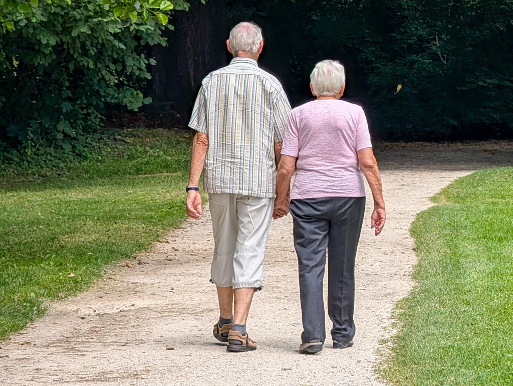 Egy német kutatás szerint minél idősebb az ember, annál boldogtalanabb