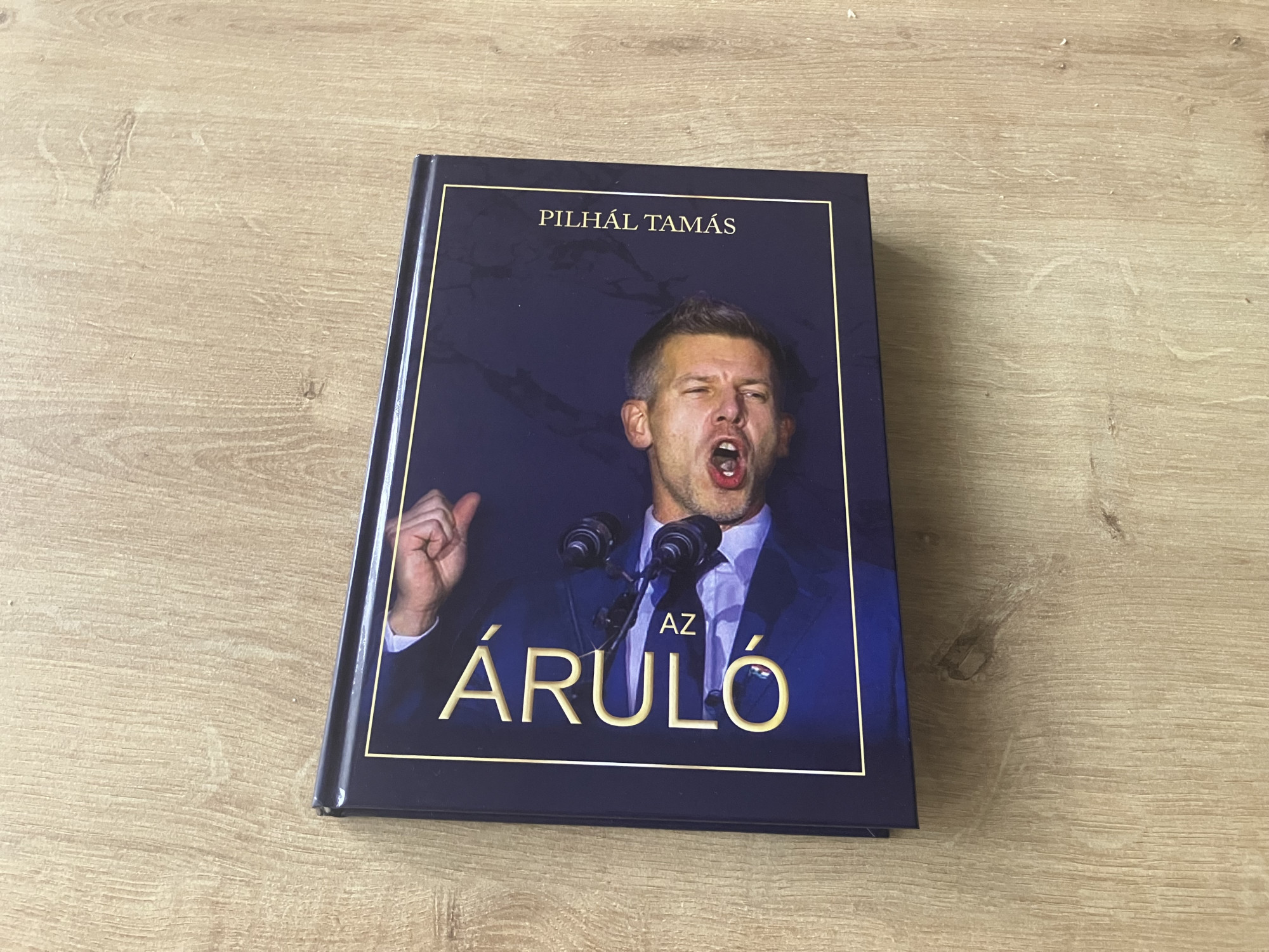 A Lipótmezőről szalajtották, most Orbán tökeit szorongatja