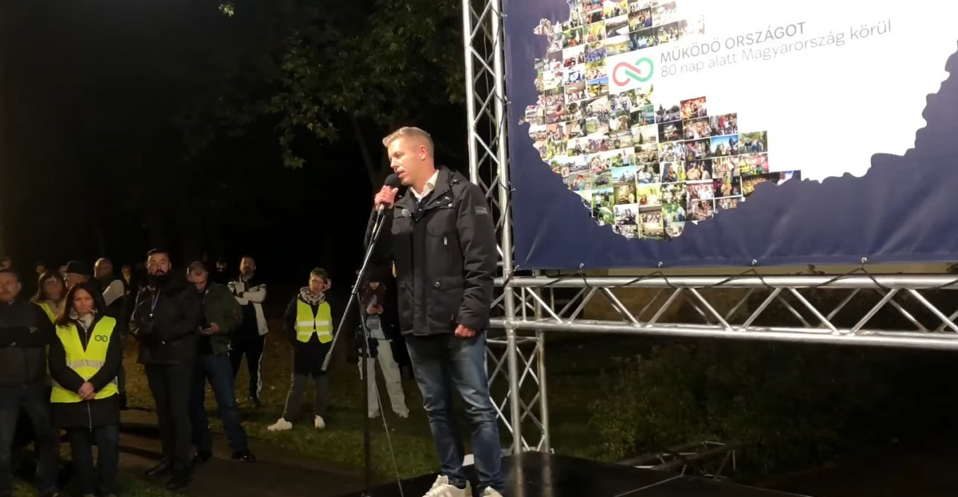 Magyar Péter egy órán át roastolta a színpadról a Hír Tv-t Bonyhádon