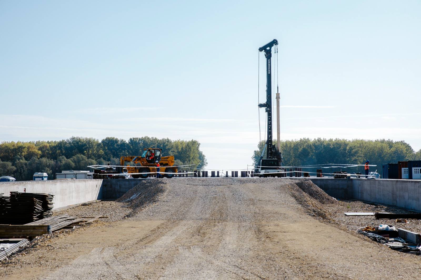 Napi 600 autónak építik a kétszer kétsávos Duna-hidat 300 milliárdért