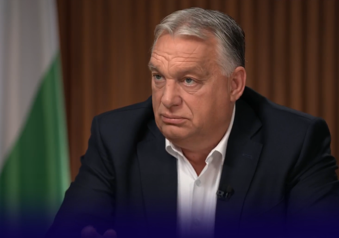 A közrádióban váratlanul megkérdezték a flasztercsávózó Orbán Viktort, hogy mi értelme a nemzeti konzultációnak