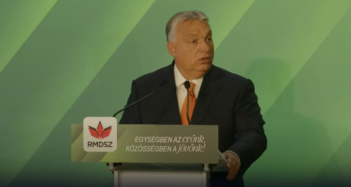 Orbán Viktor azért kezdte erdélyi beszédét Krasznahorkai Nobel-díjával, hogy a románok is megértsék, miért olyan erősen patrióták a magyarok