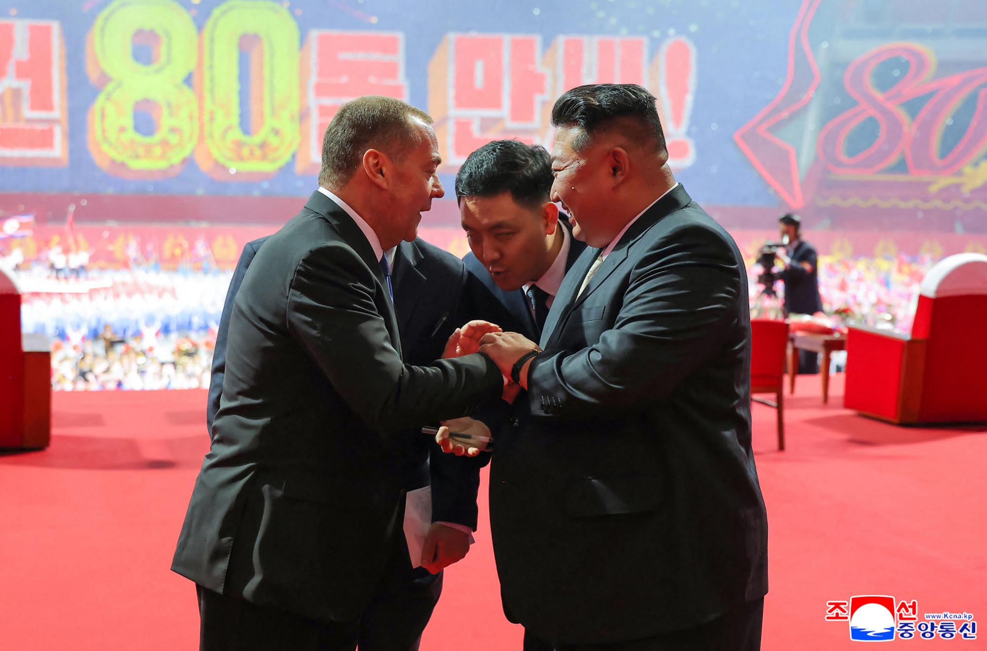 Medvegyev megköszönte Kim Dzsongunnak, hogy észak-koreai katonákat küldött az ukránok elleni harcba