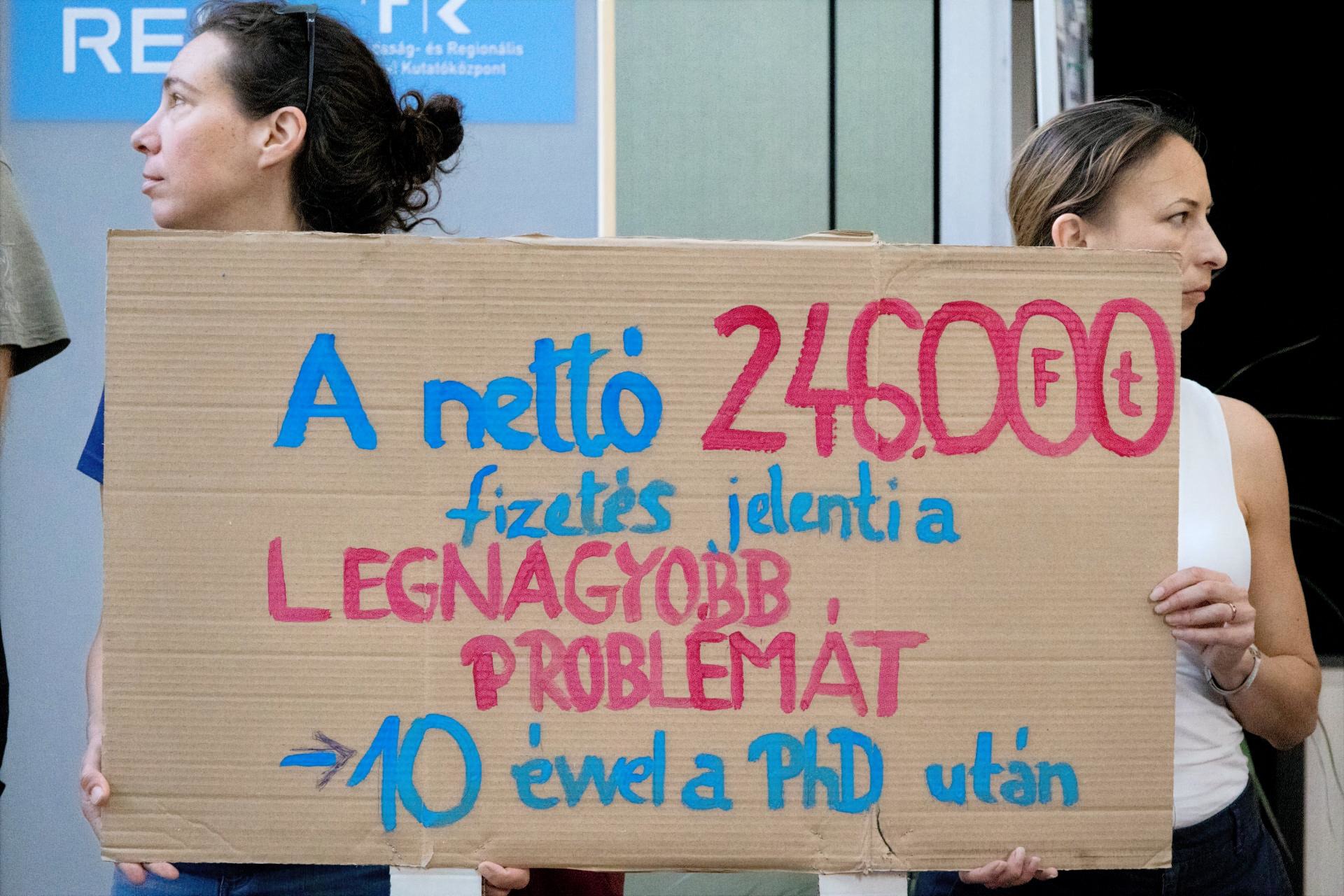 Tudományellenesség nem a társadalomban van, hanem a politikában