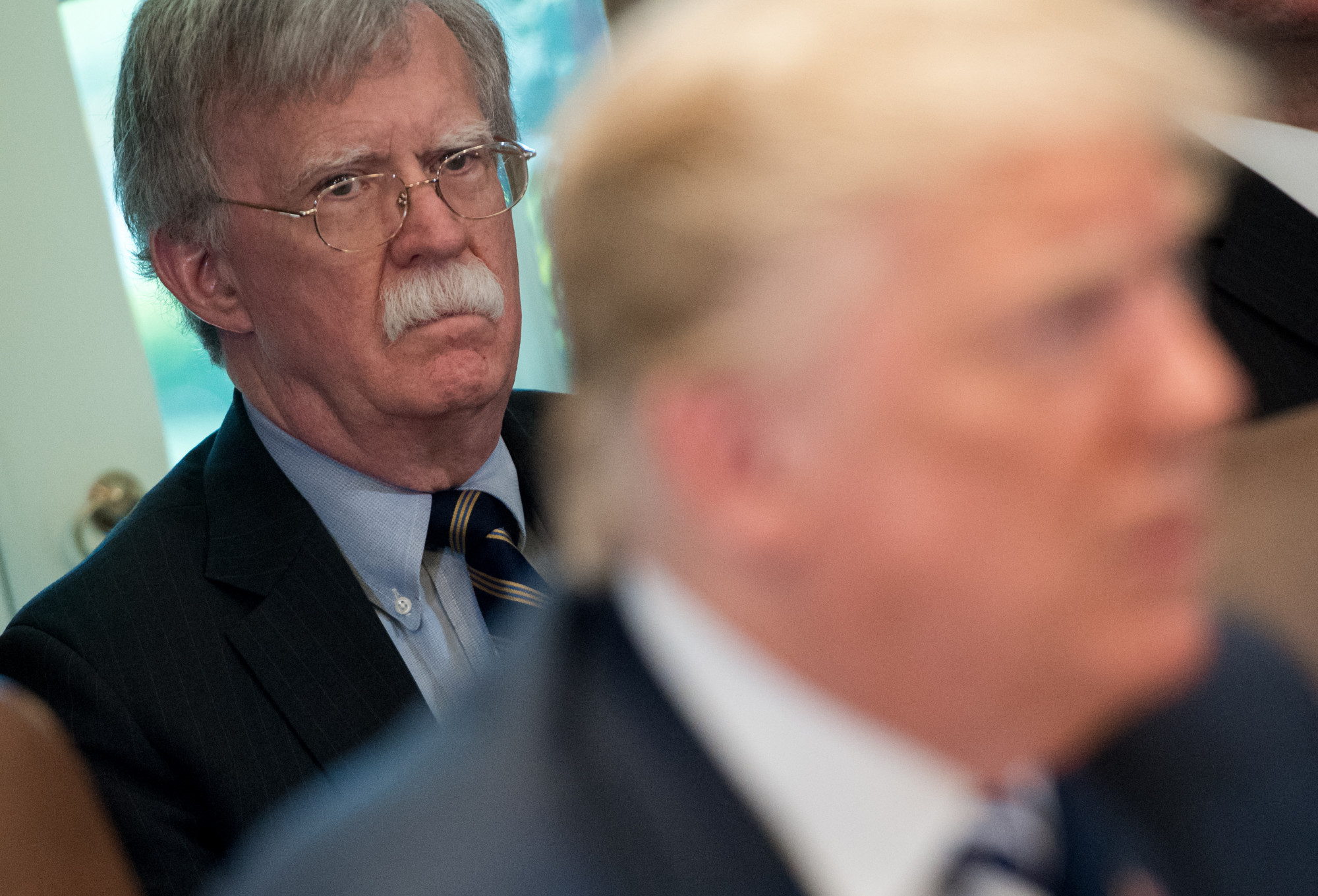 Trump újabb politikai ellenfelét helyezték vád alá