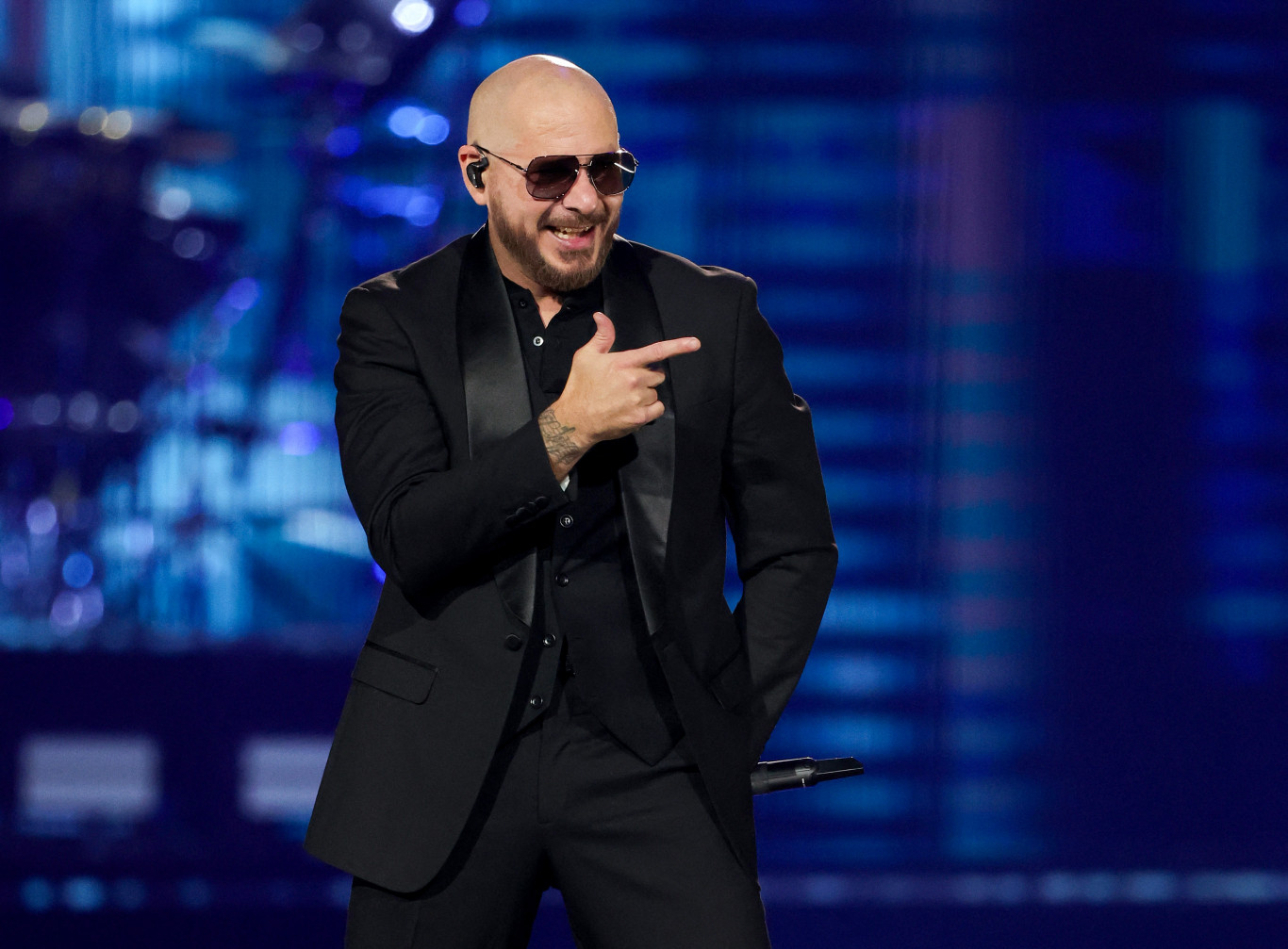 Pitbull Magyarországra jön